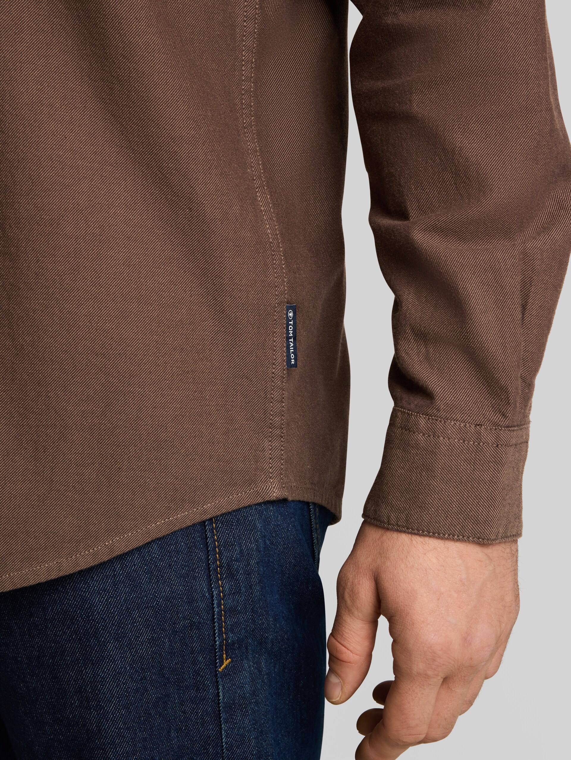 Regular Fit Twill Hemd aus Baumwolle - dark brown twill structure - Detail-Model-Ansicht