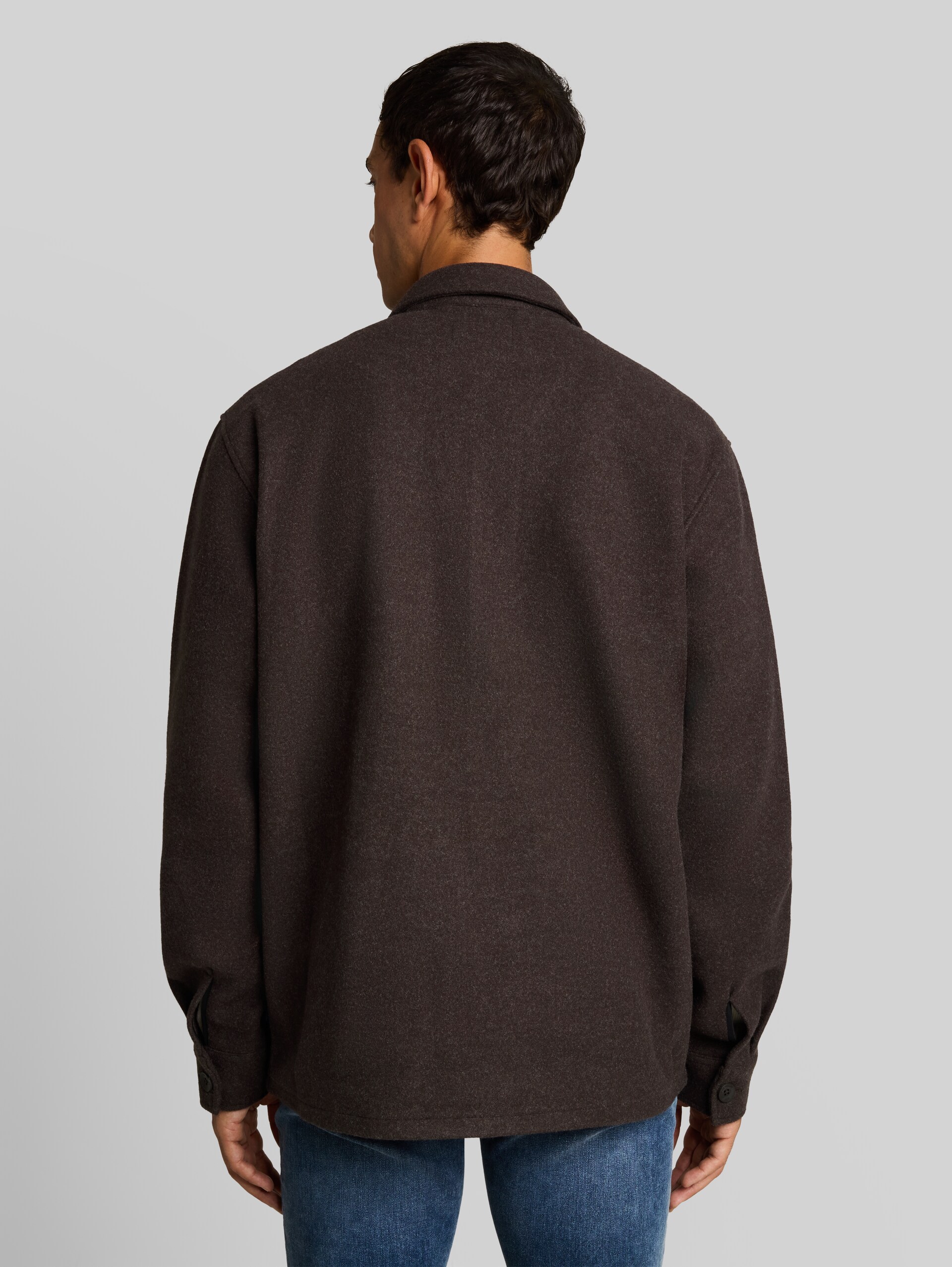 Overshirt in Woll-Optik - dark chocolate brown melange - Auschnitt Model-Rückansicht