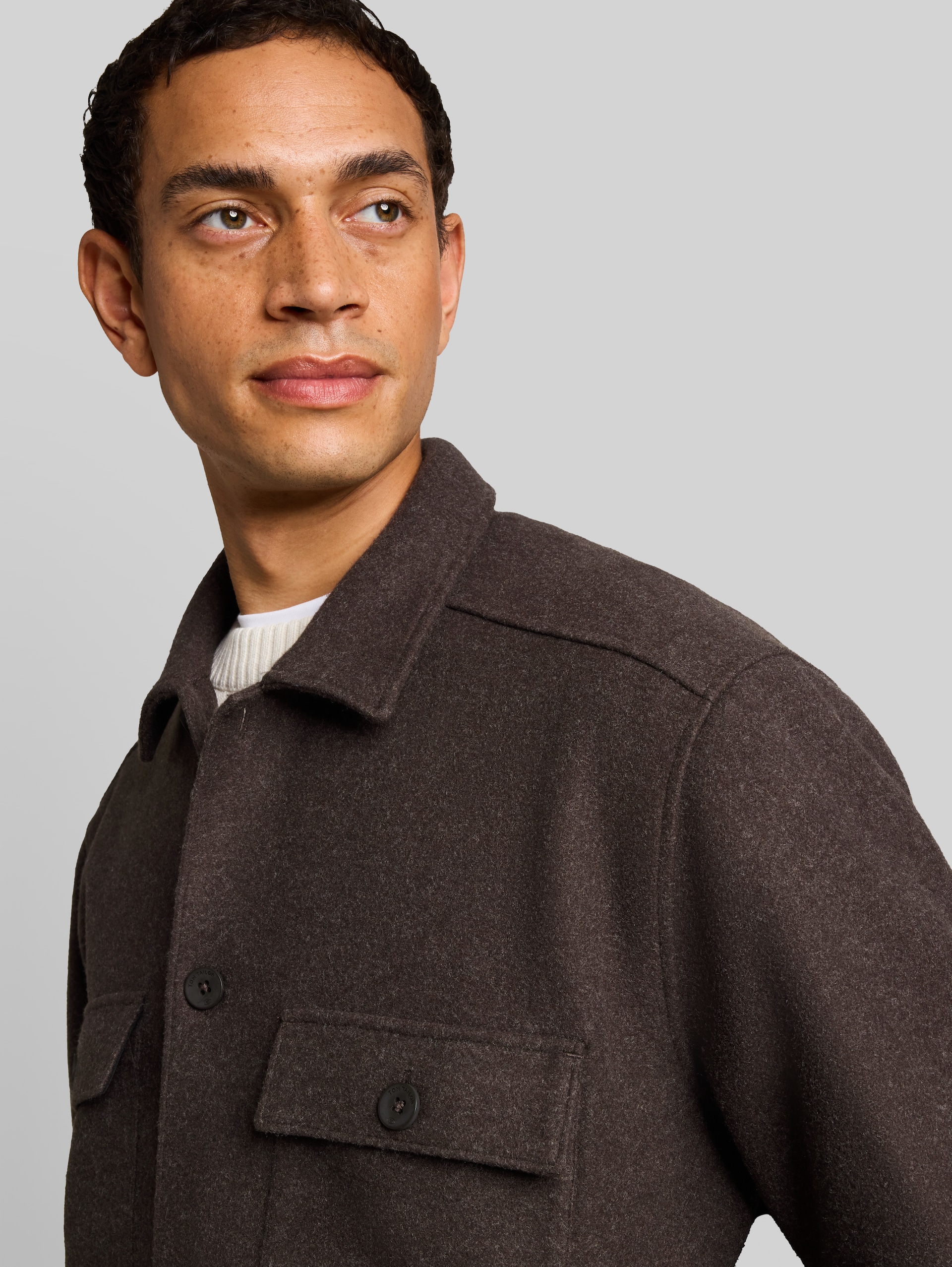 Overshirt in Woll-Optik - dark chocolate brown melange - Detail-Model-Ansicht