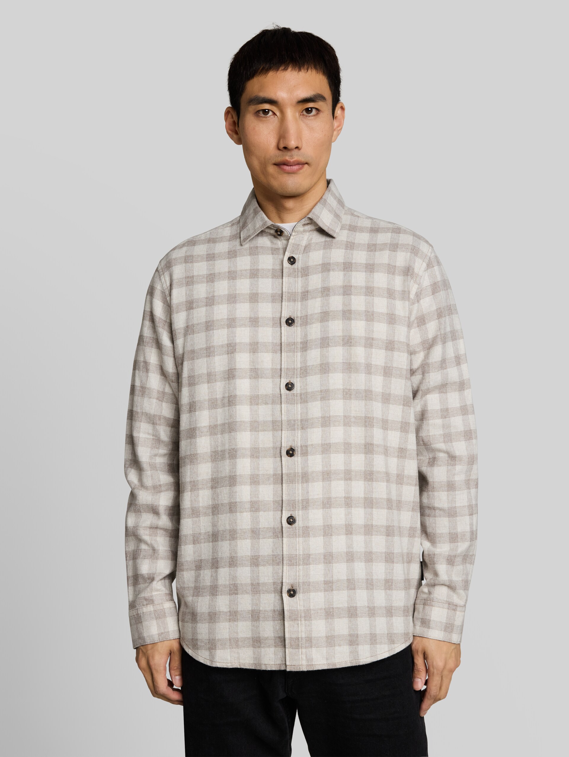 Regular Fit Flanell-Hemd mit Karomuster - taupe grindle check - Ausschnitt Model-Vorderansicht
