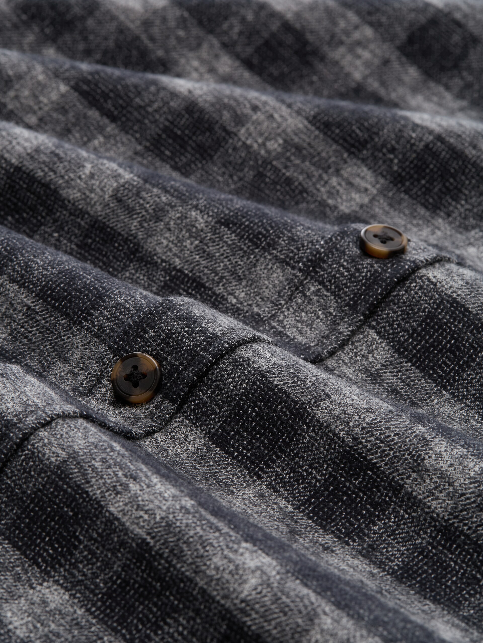 Regular Fit Flanell-Hemd mit Karomuster - black grindle check - Material-Ansicht