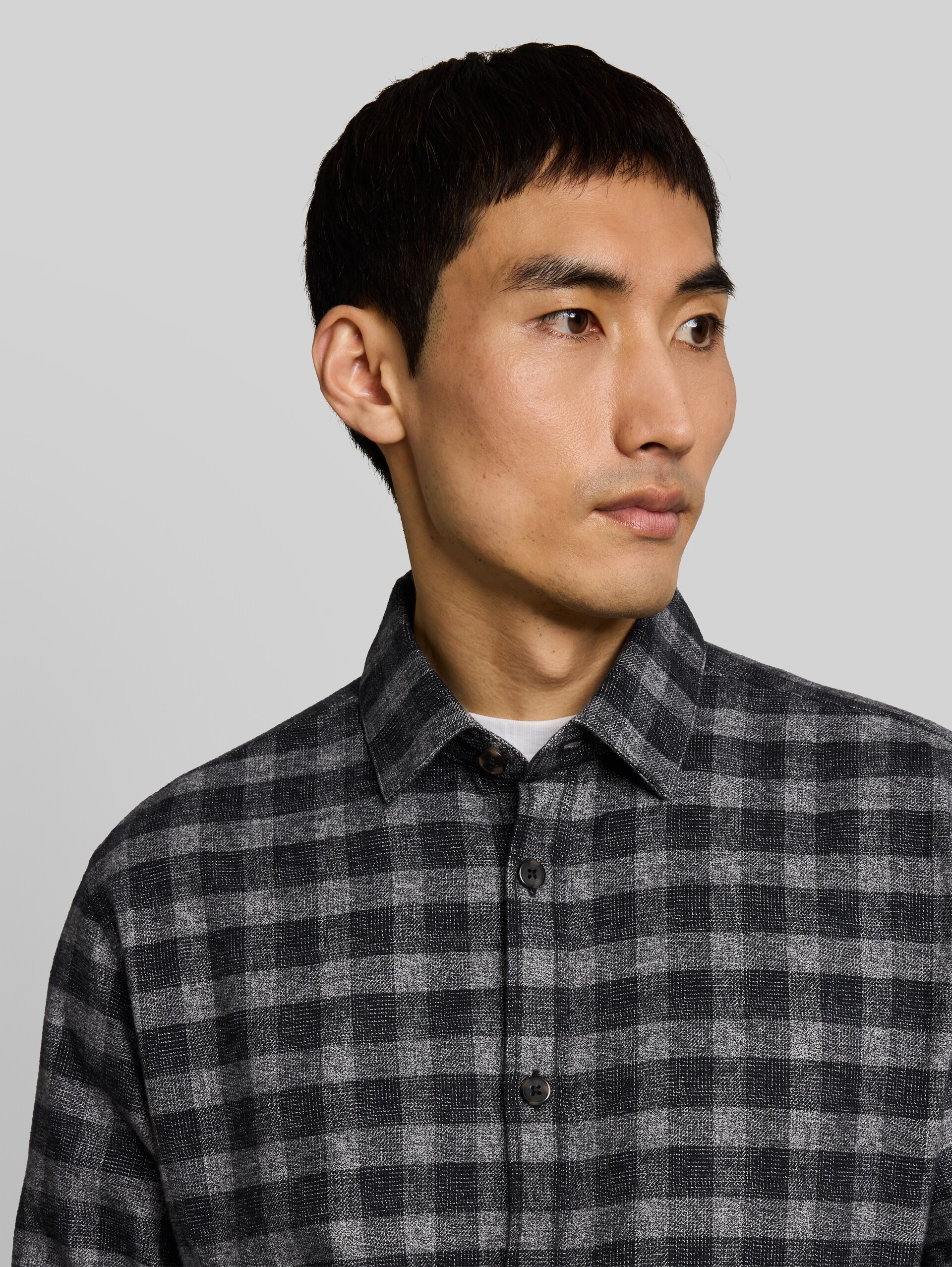 Regular Fit Flanell-Hemd mit Karomuster - black grindle check - Detail-Model-Ansicht