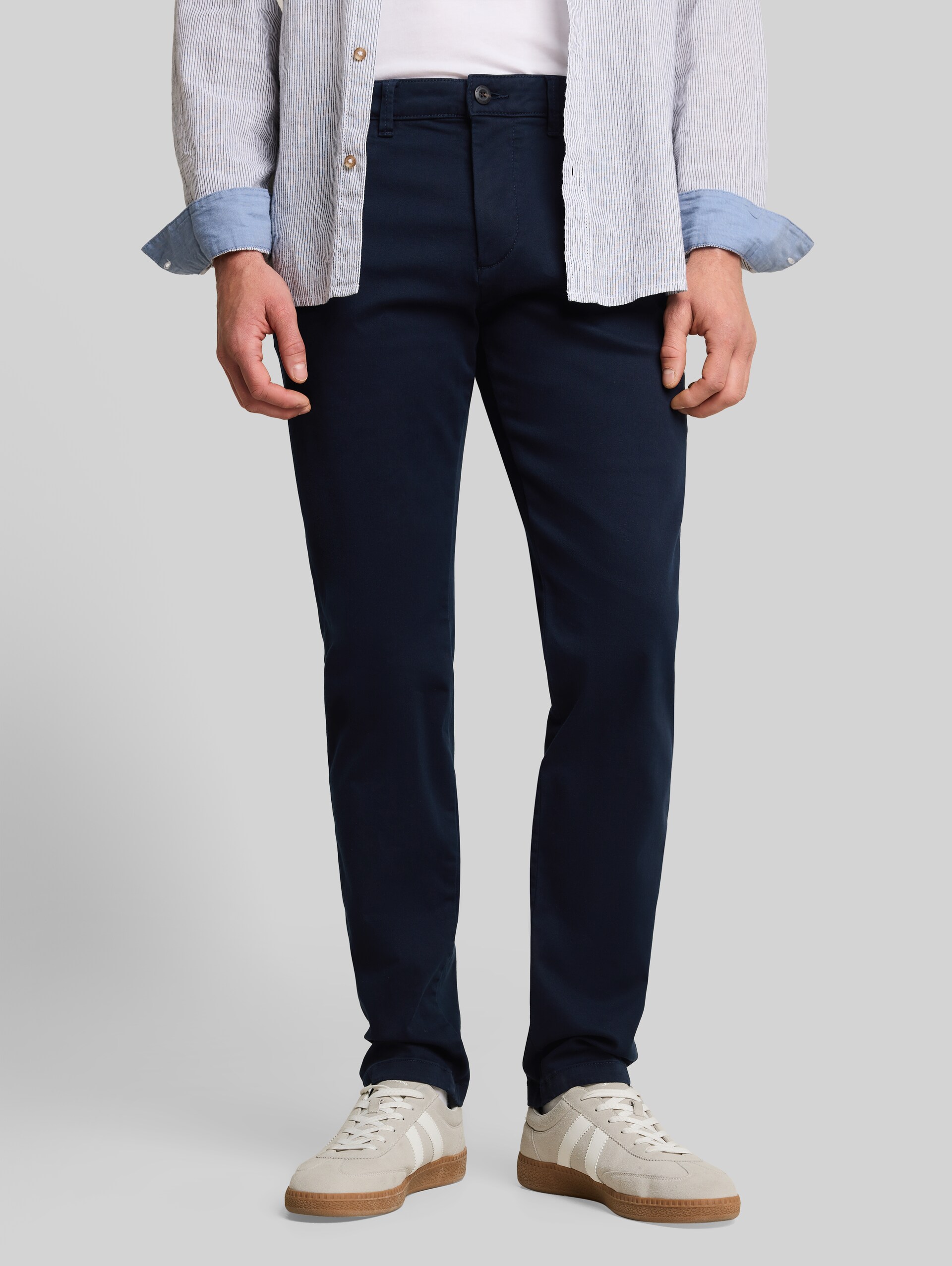 TTSIMON SLIM Chino Hose im Washed-Look - sky captain blue - Ausschnitt Model-Vorderansicht