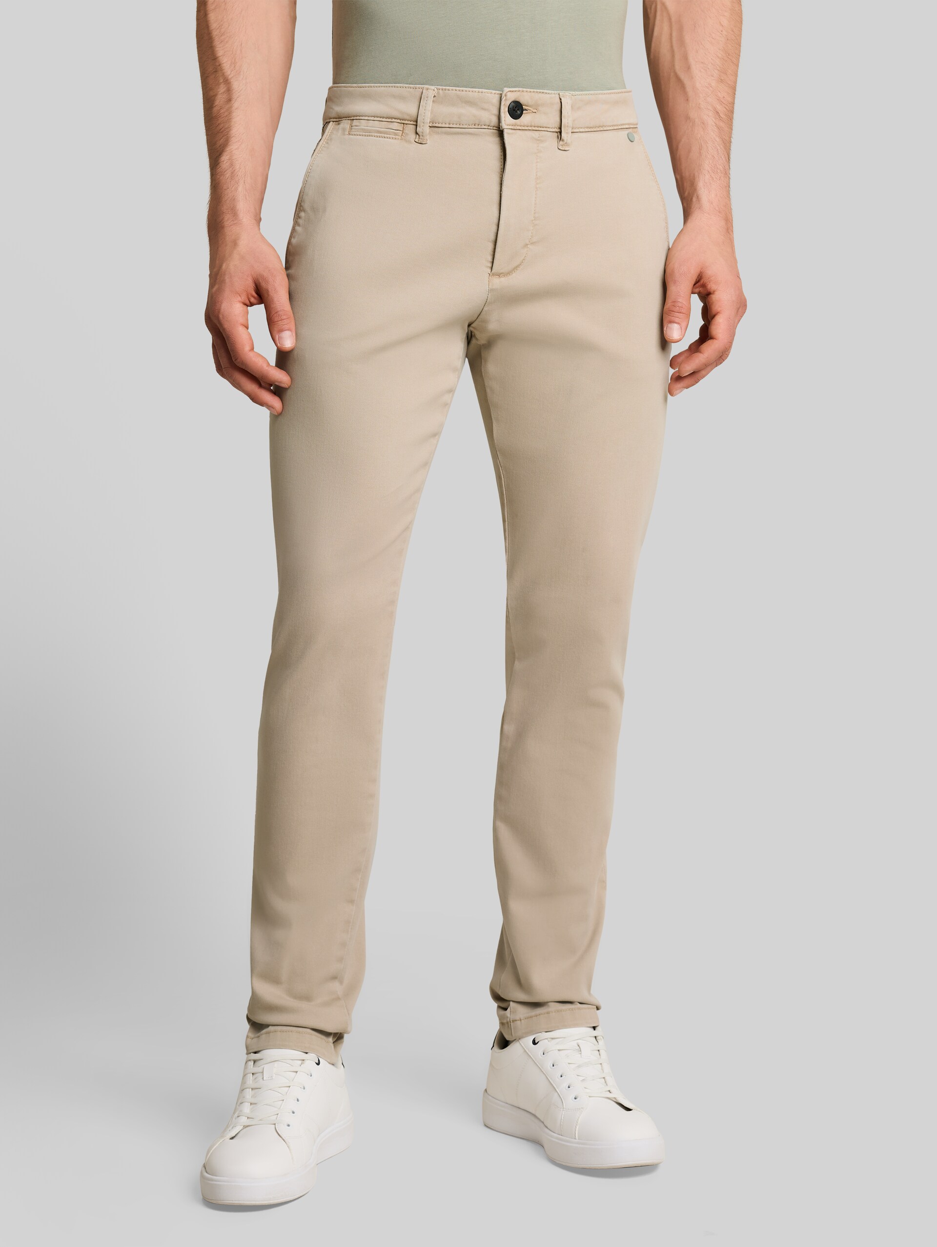 TTSIMON SLIM chino met gewassen look - plaza beige - Nek model vooraanzicht