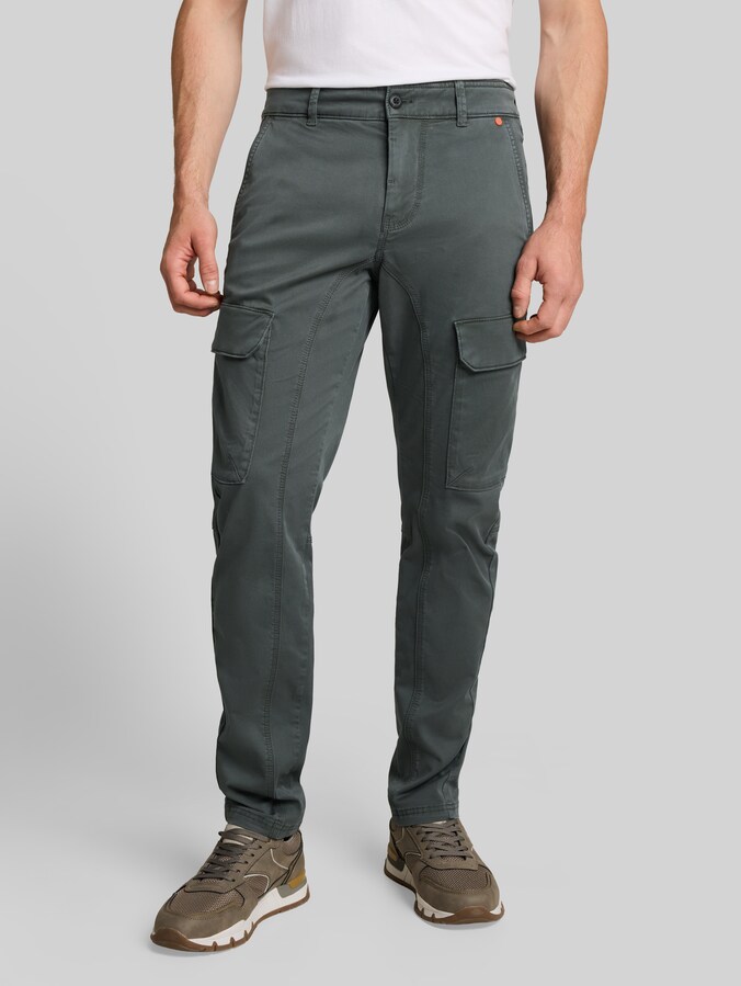 TTTYLER TAPERED cargobroek in gewassen look door Men, Darkest Olive
