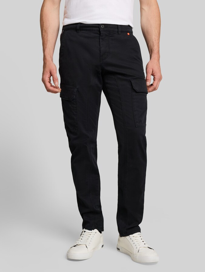 TTTYLER TAPERED cargobroek in gewassen look door Men, Black