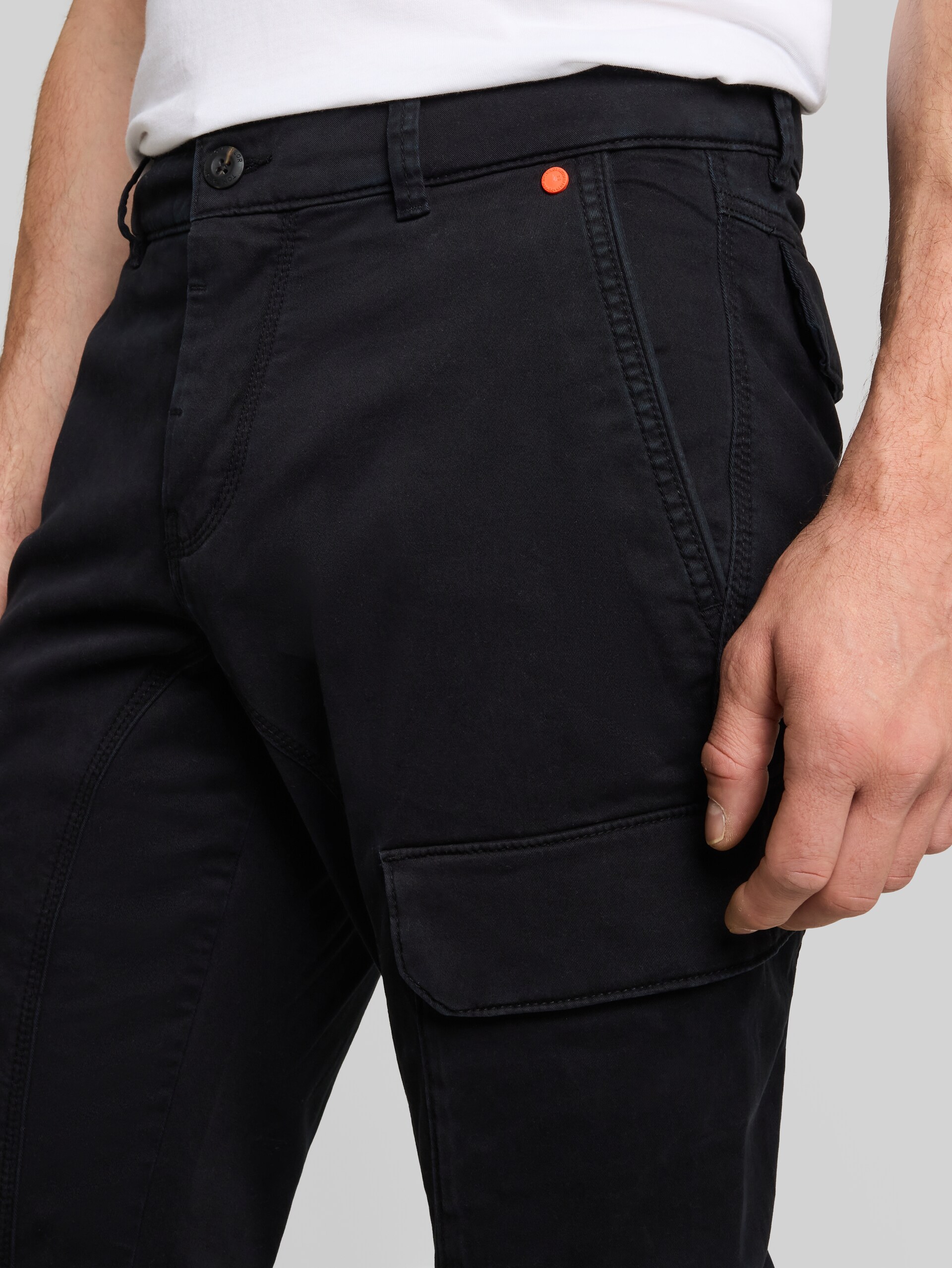 TTTYLER TAPERED cargobroek in gewassen look - Black - Detailaanzicht model