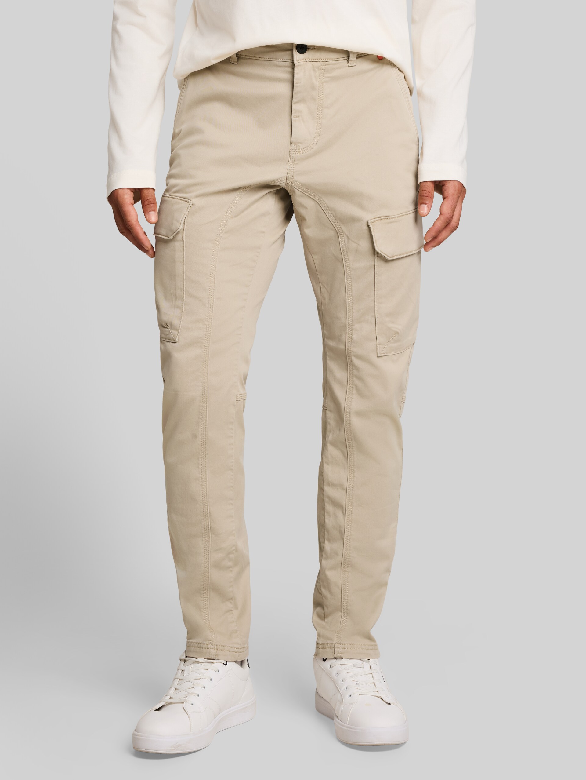 TTTYLER TAPERED cargobroek in gewassen look - plaza beige - Nek model vooraanzicht