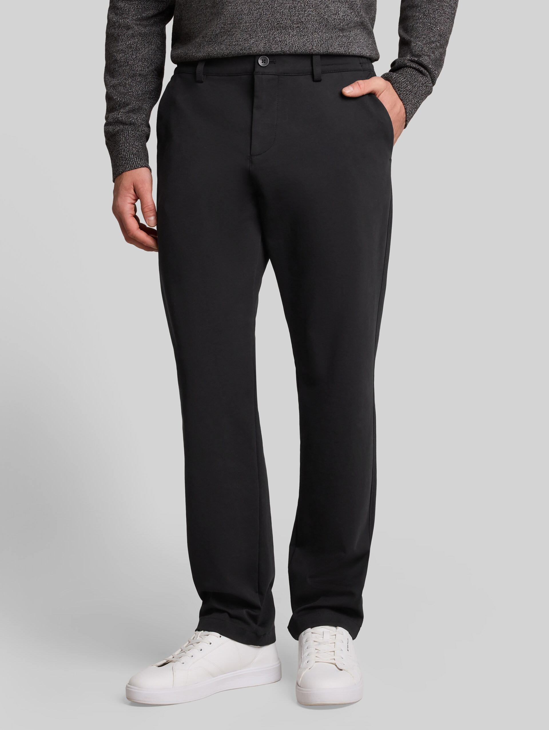 TTRUPERT REGULAR chino - Black - Nek model vooraanzicht