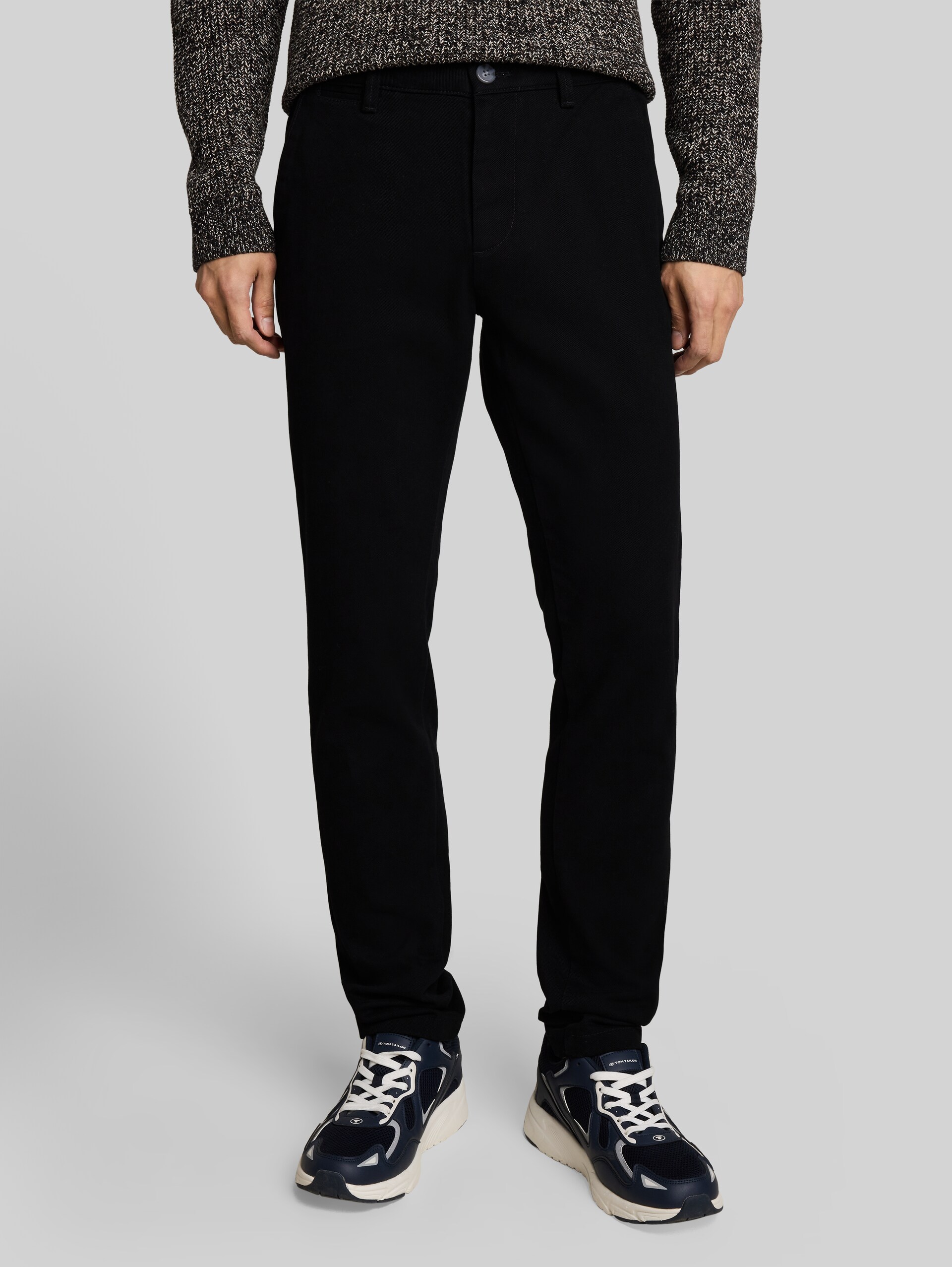 TTSIMON SLIM Chino Hose aus Baumwolle - Black - Ausschnitt Model-Vorderansicht