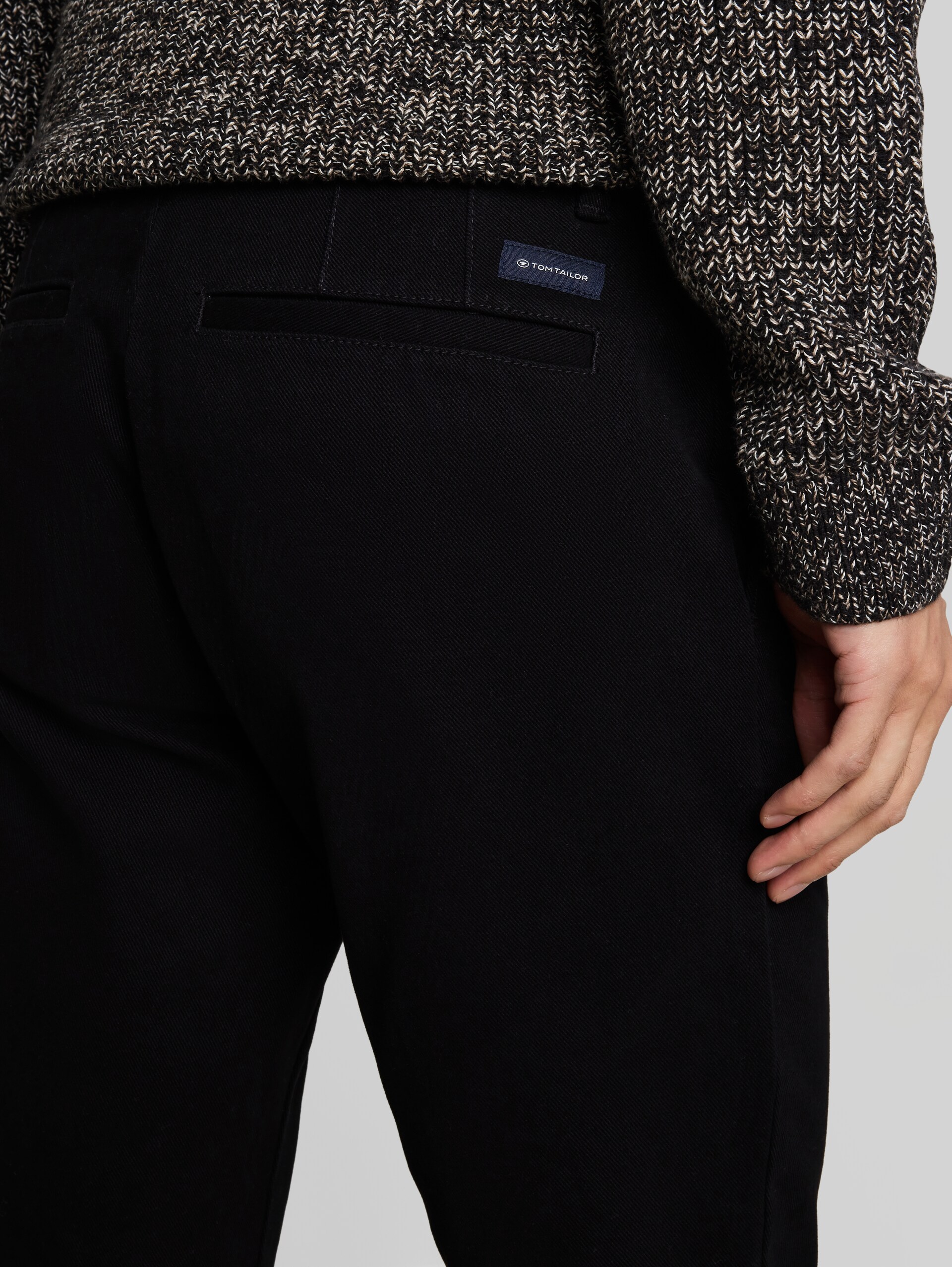 TTSIMON SLIM Chino Hose aus Baumwolle - Black - Detail-Model-Ansicht