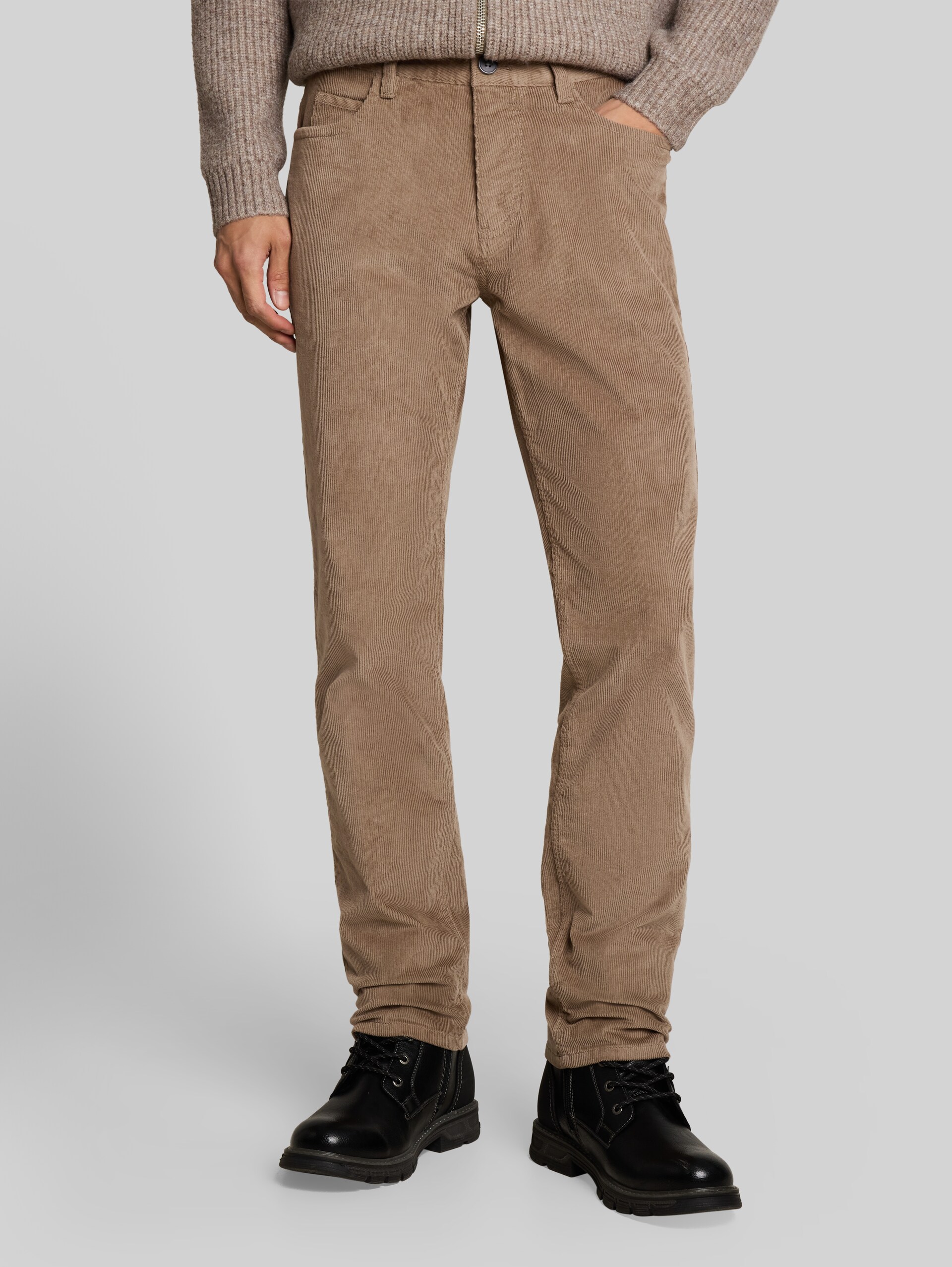 TTMARVIN STRAIGHT Cordhose - Driftwood Taupe - Ausschnitt Model-Vorderansicht
