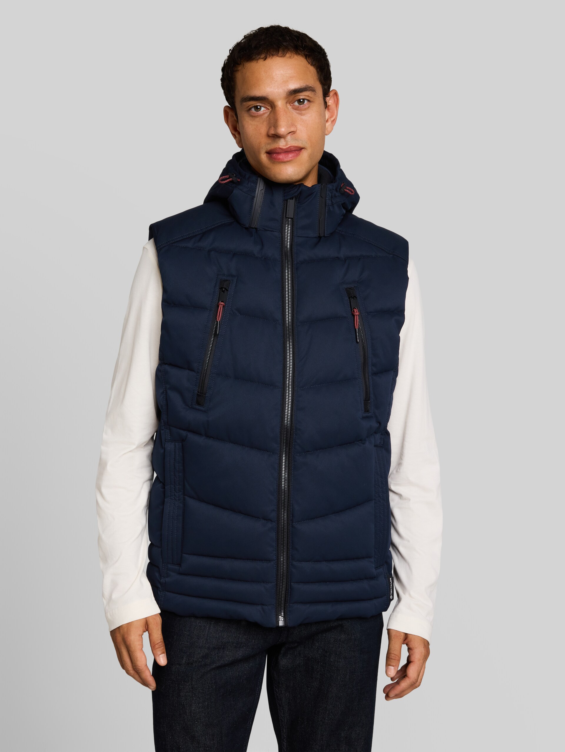 Puffer-vest met afneembare capuchon - sky captain blue - Model vooraanzicht