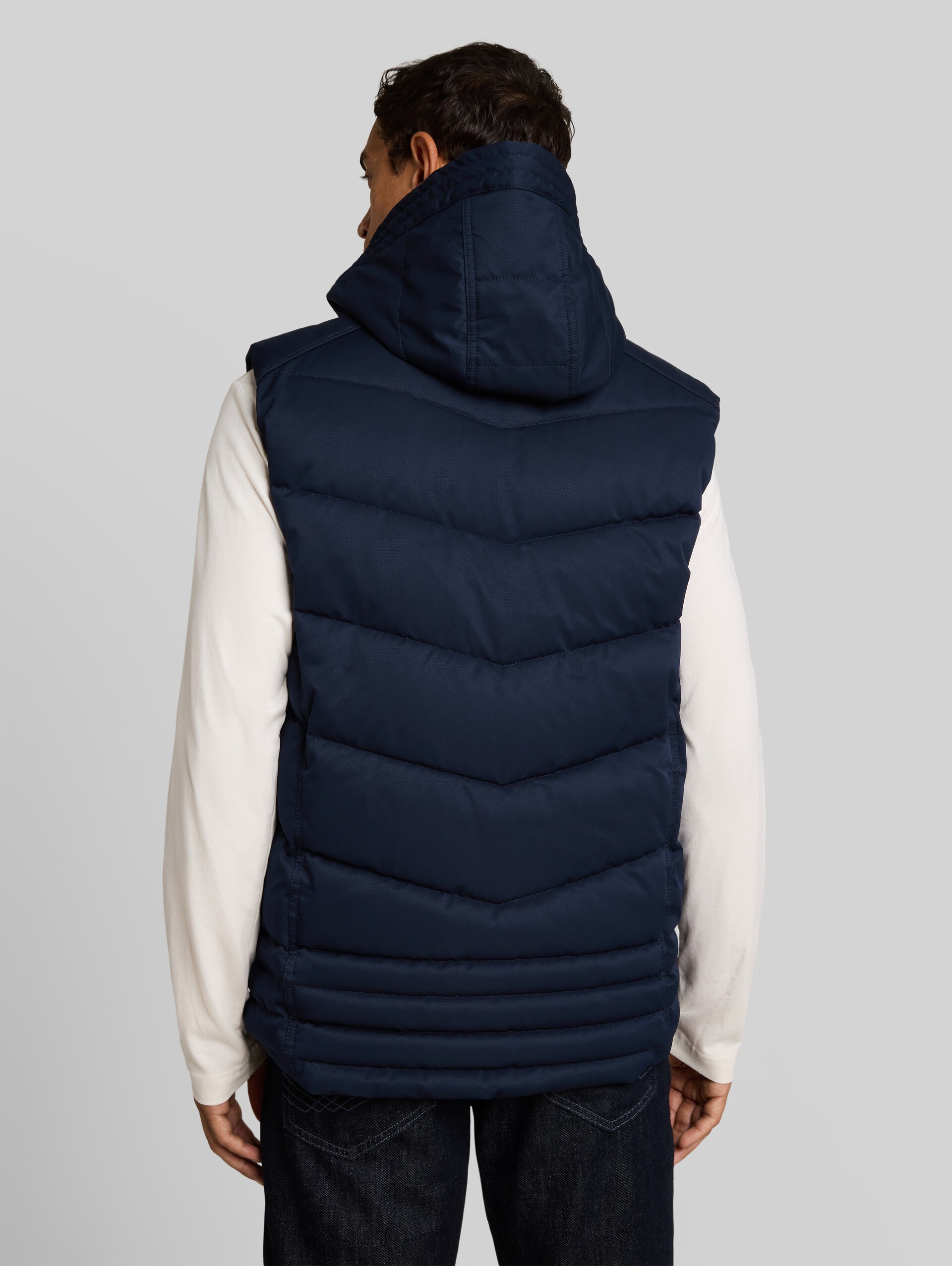 Puffer-vest met afneembare capuchon - sky captain blue - Model-achteraanzicht