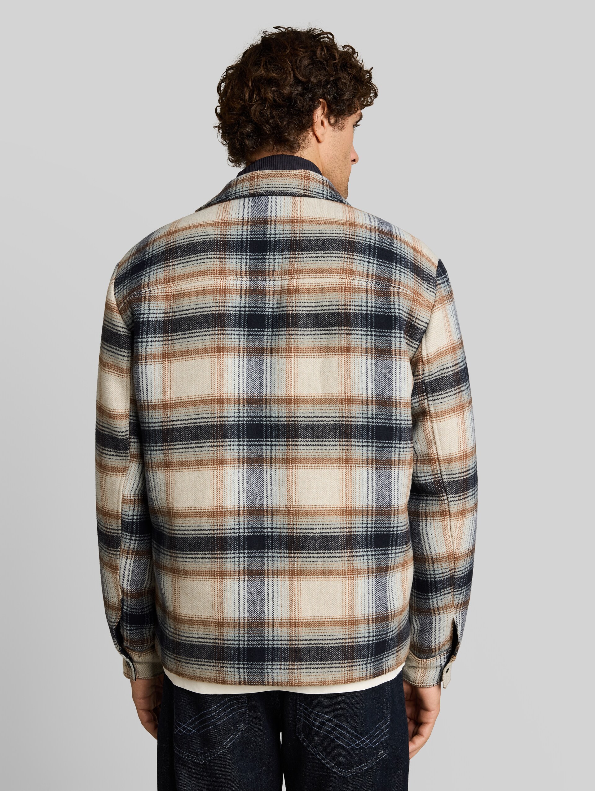 Overshirt mit Wollanteil - iron mint big check - Model-Rückansicht