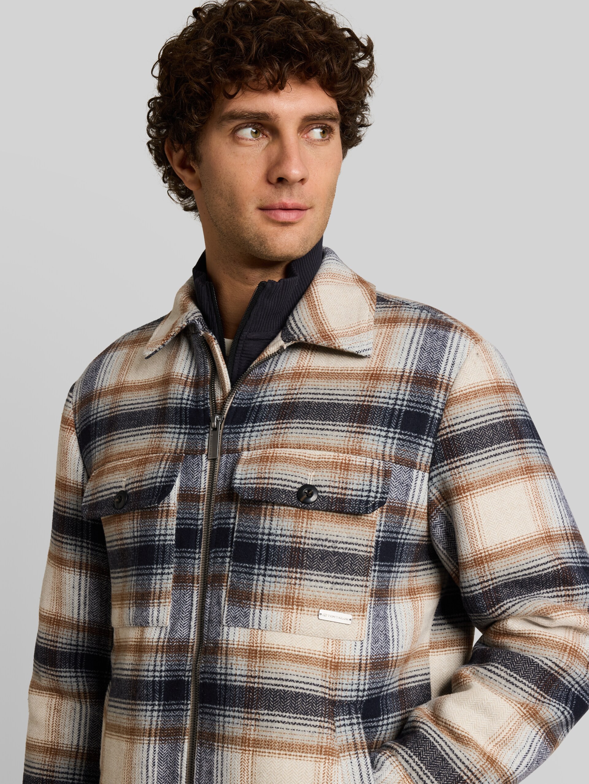 Overshirt mit Wollanteil - iron mint big check - Detail-Model-Ansicht