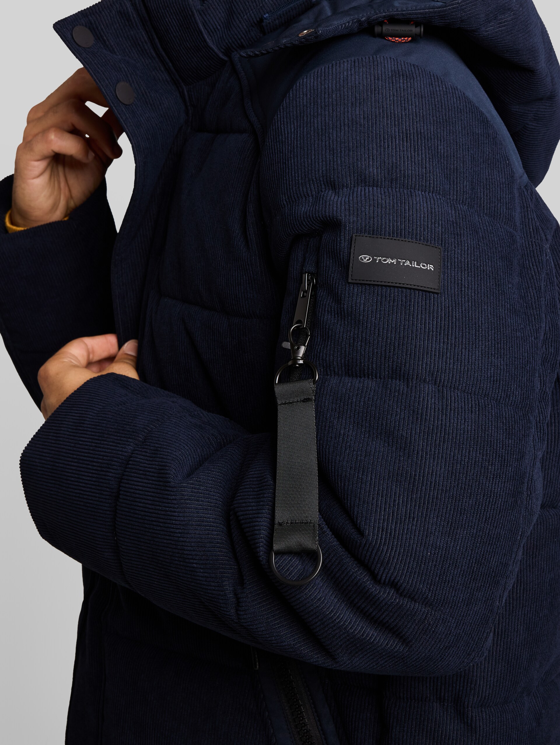 Puffer-Jacke mit abnehmbarer Kapuze - sky captain blue - Detail-Model-Ansicht