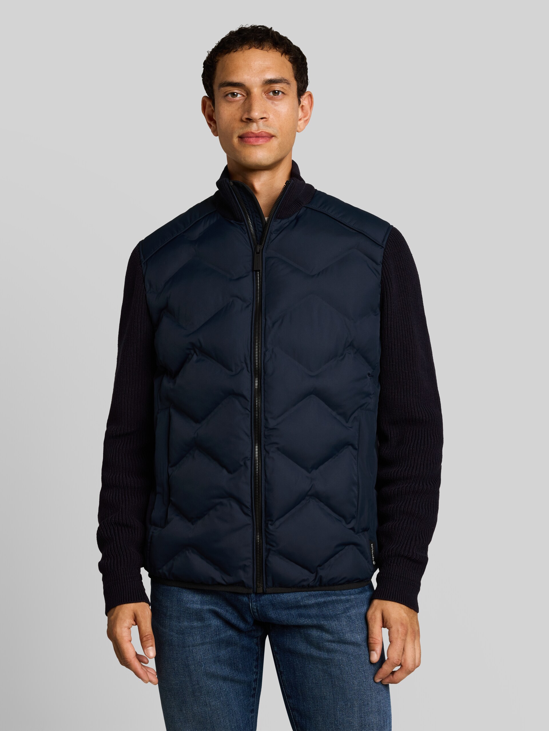 Hybride gewatteerde jas met gebreide details - sky captain blue - Model vooraanzicht
