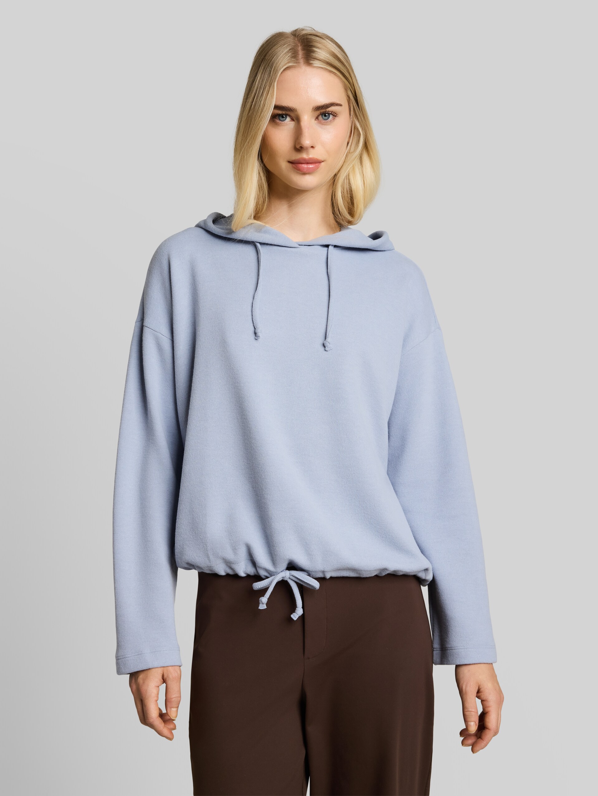 Hoodie met boxy pasvorm - foggy sky blue melange - Nek model vooraanzicht
