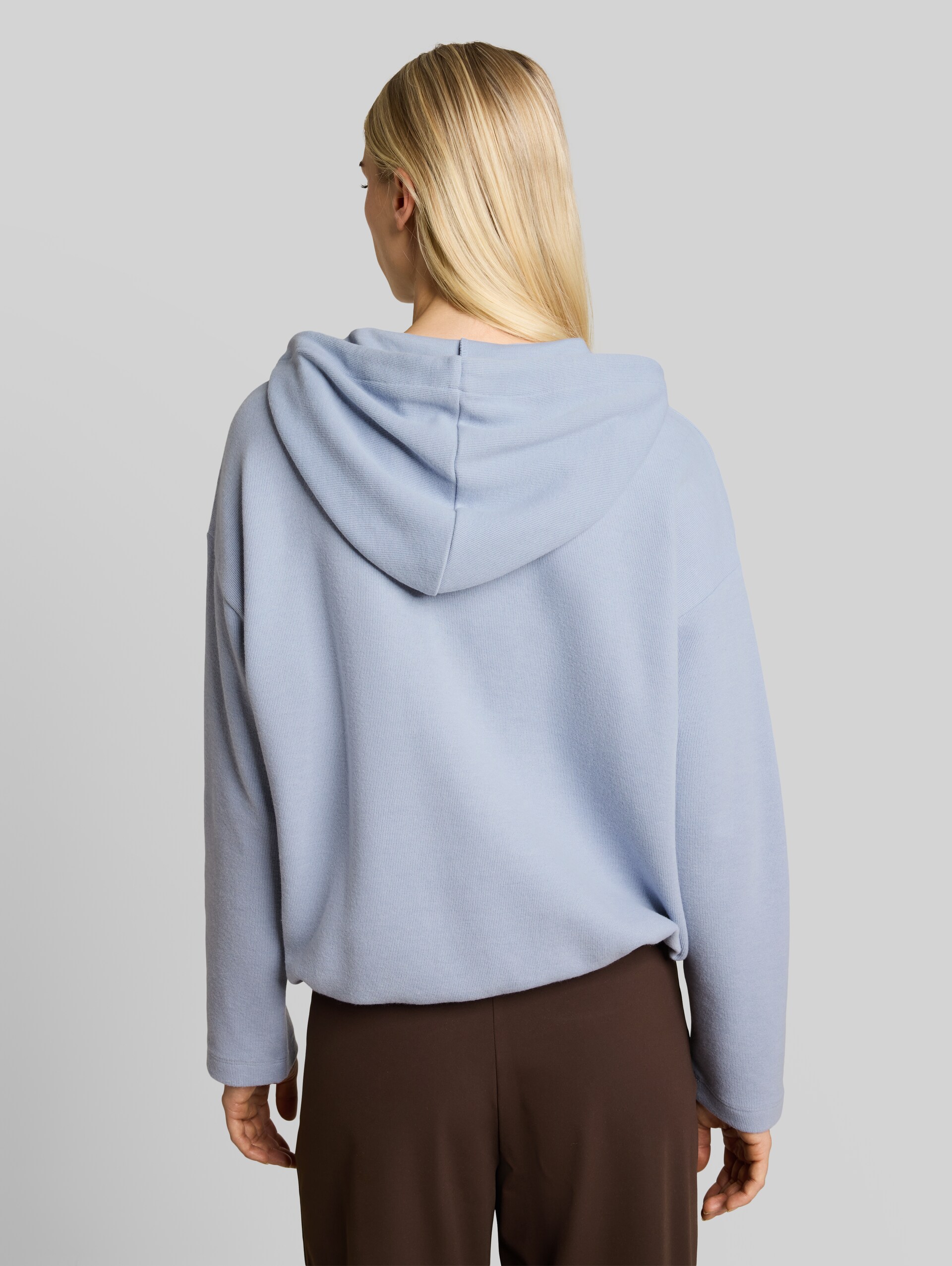 Hoodie met boxy pasvorm - foggy sky blue melange - Neklijn model-achteraanzicht