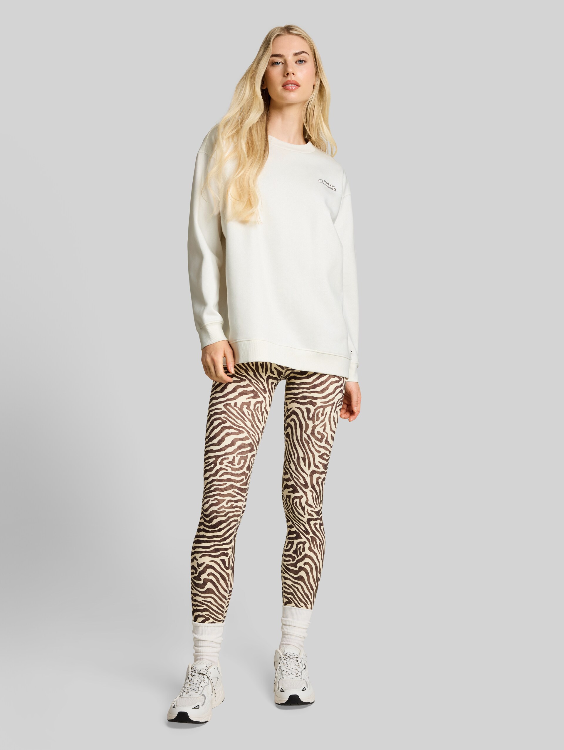 Sweat oversize à imprimé - off white - Vue de face du modèle