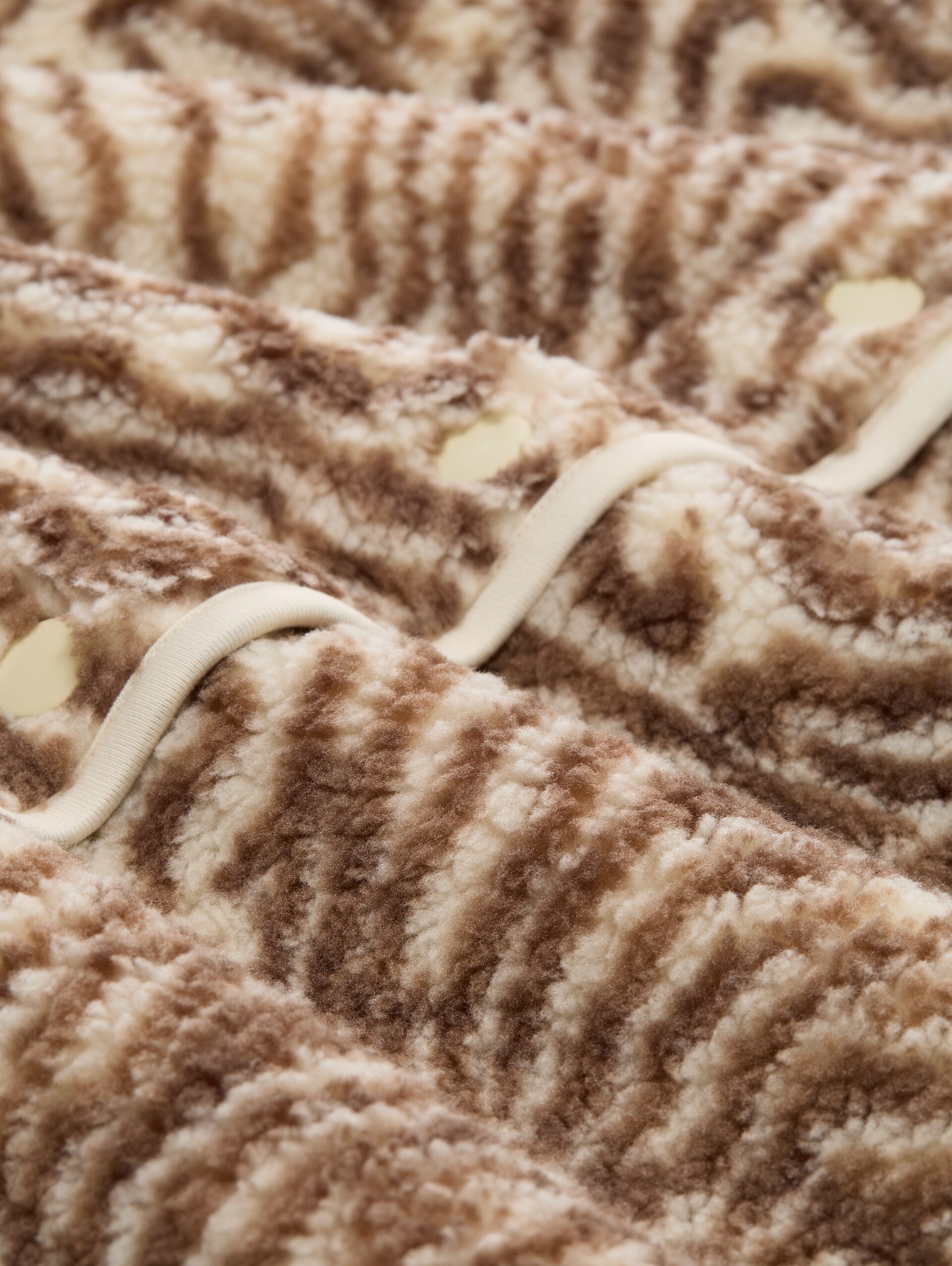 Teddy Weste mit Muster - brown beige zebra print - Material-Ansicht
