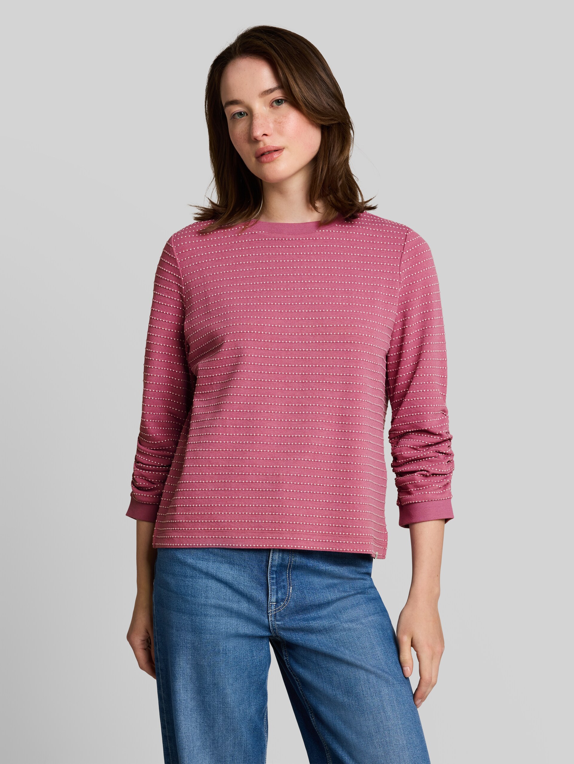 Sweatshirt mit Raffungen - berry white dotted stripe - Ausschnitt Model-Vorderansicht