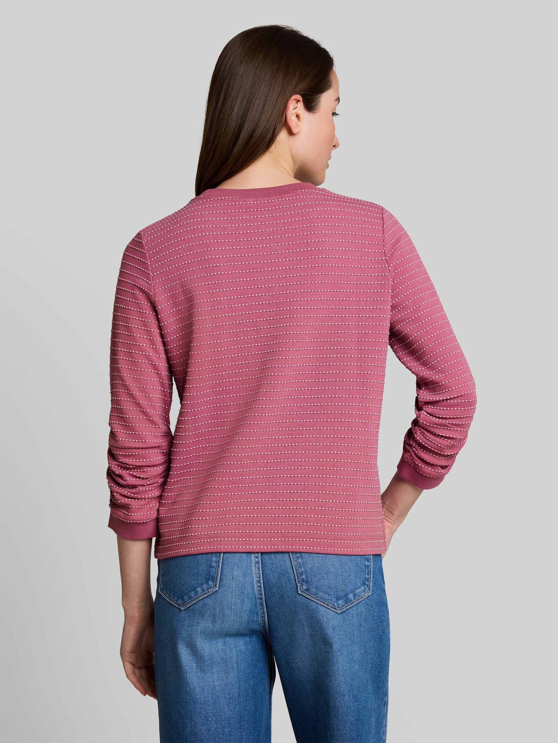 Sweatshirt mit Raffungen - berry white dotted stripe - Auschnitt Model-Rückansicht
