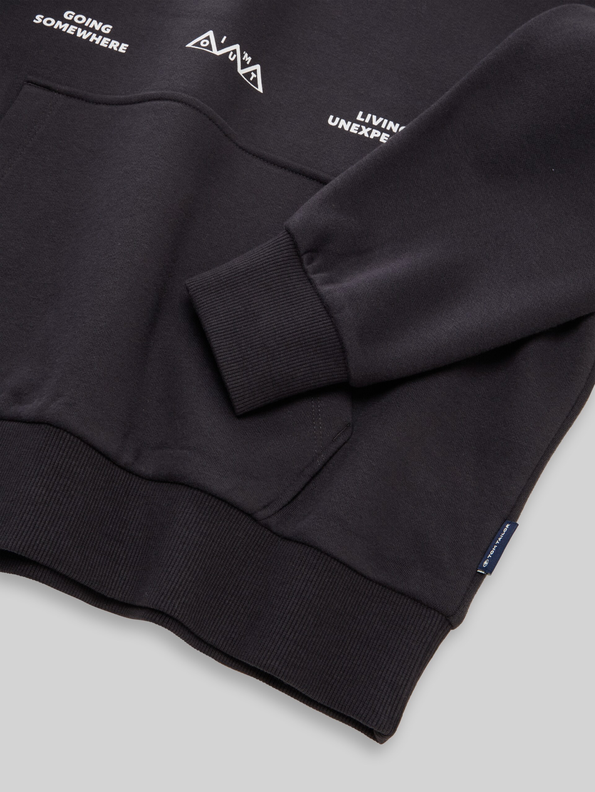 Oversized hoodie met print - coal grey - Detailaanzicht model