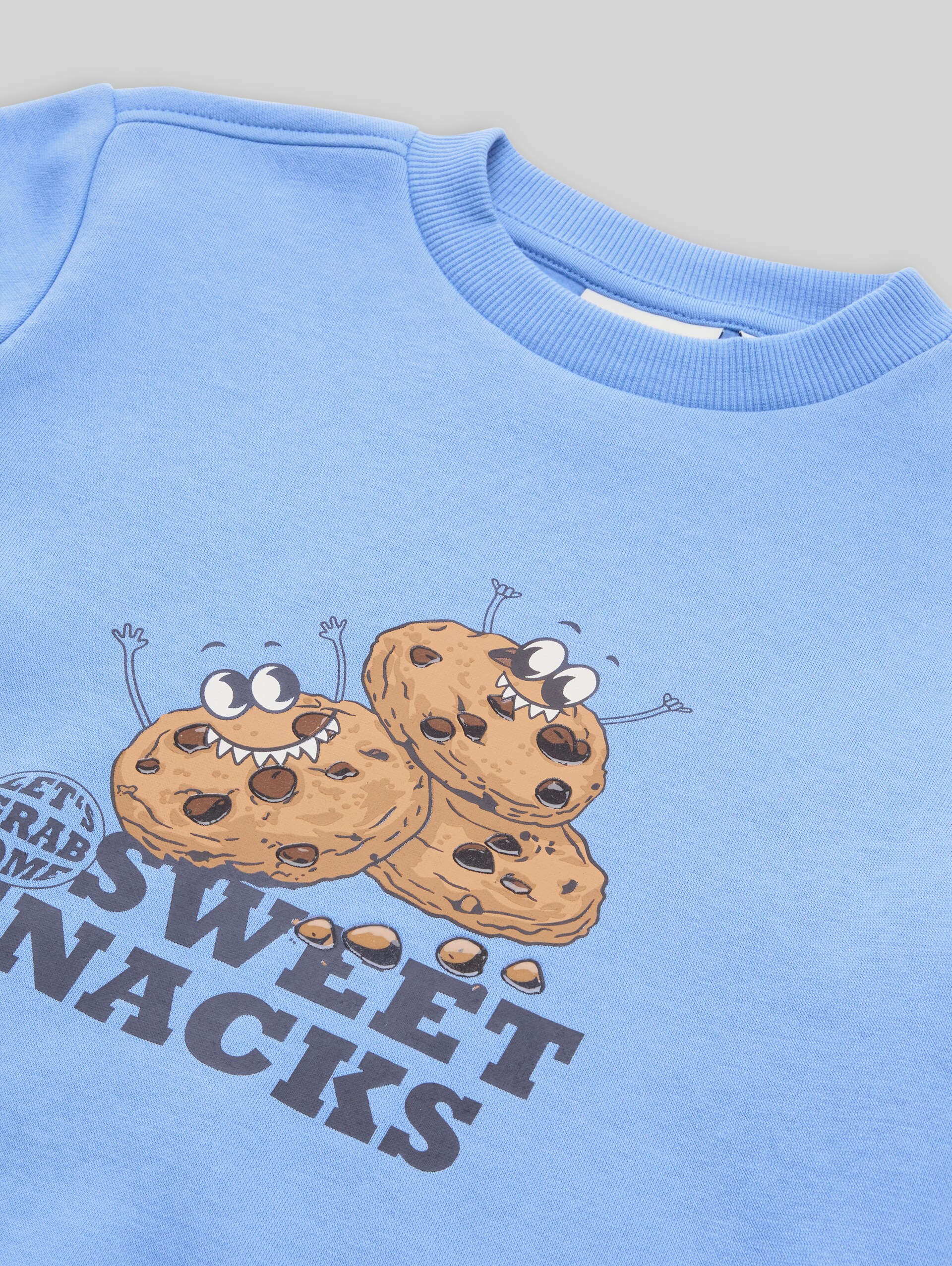 Sweatshirt met print - Light Blue - Detailaanzicht model