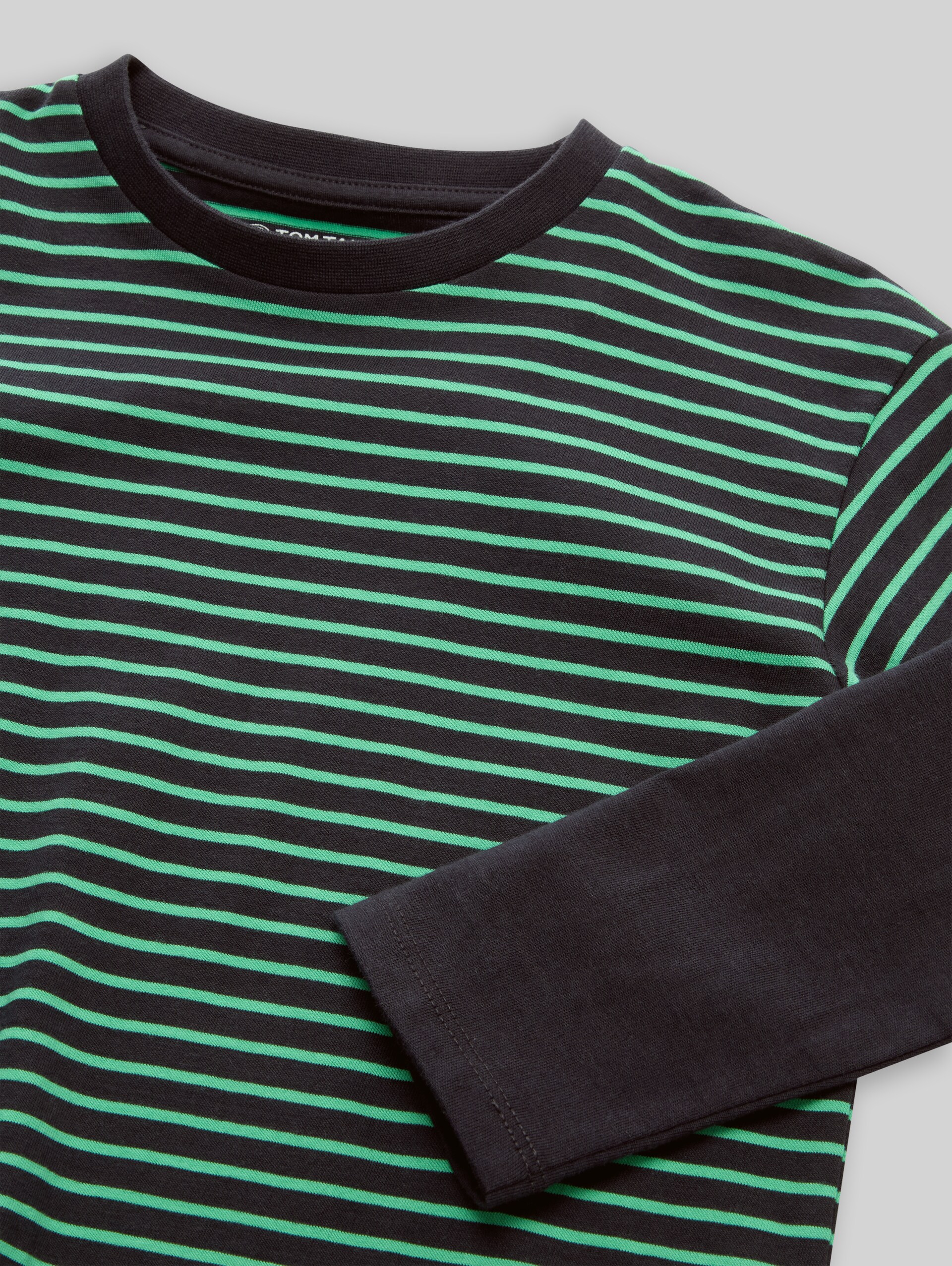 Oversize Langarmshirt im 2-in-1-Look - green grey small stripe - Detail-Model-Ansicht