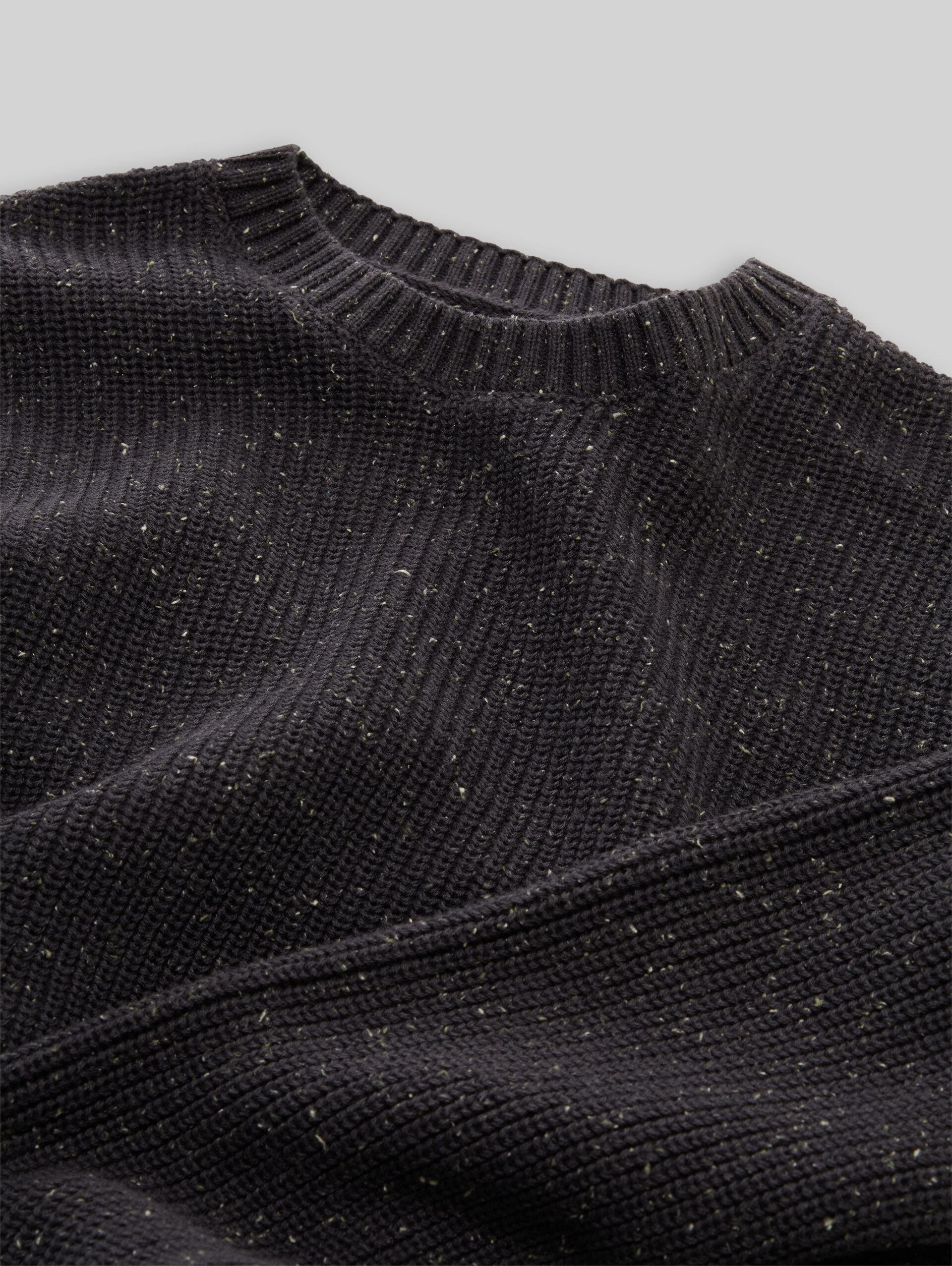 Strickpullover in Melange-Optik - coal grey - Detail-Model-Ansicht