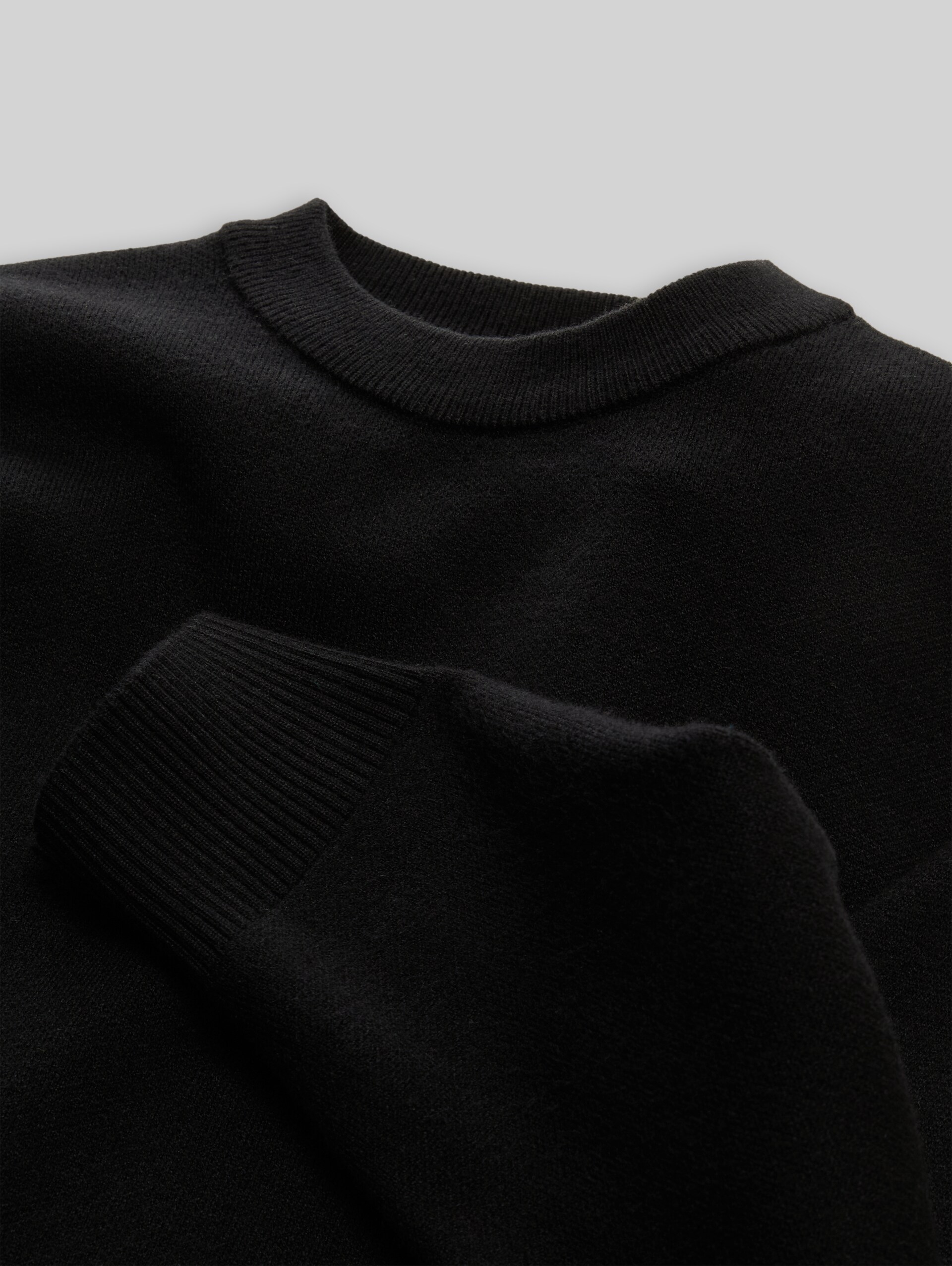 Oversize Jacquard Strickpullover mit Rückenmotiv - heavy black - Detail-Model-Ansicht