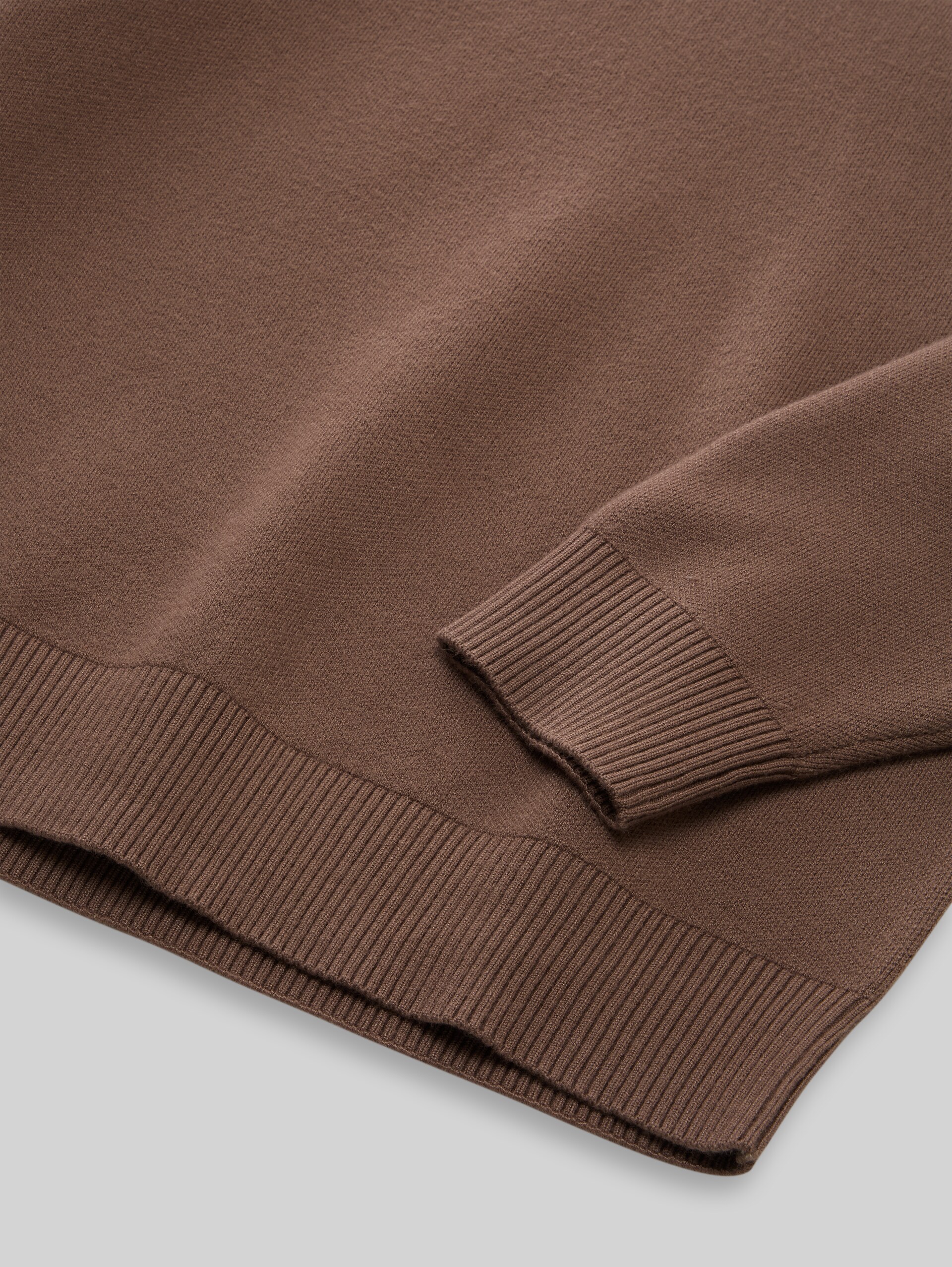 Oversize Jacquard Strickpullover mit Rückenmotiv - seed brown - Detail-Model-Ansicht
