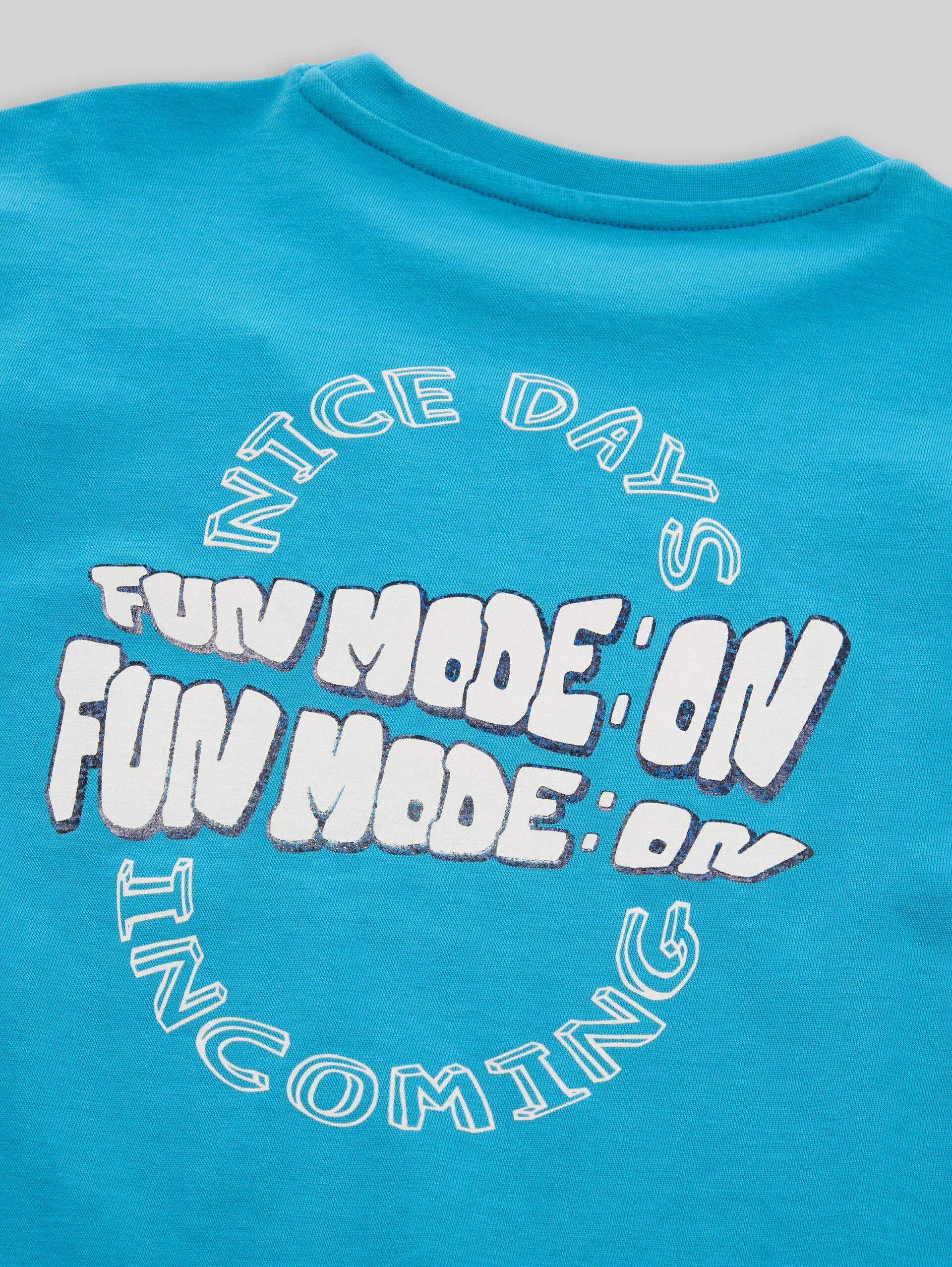 T-shirt oversize à manches longues avec imprimé dans le dos - Bay Blue - Vue détaillée du modèle