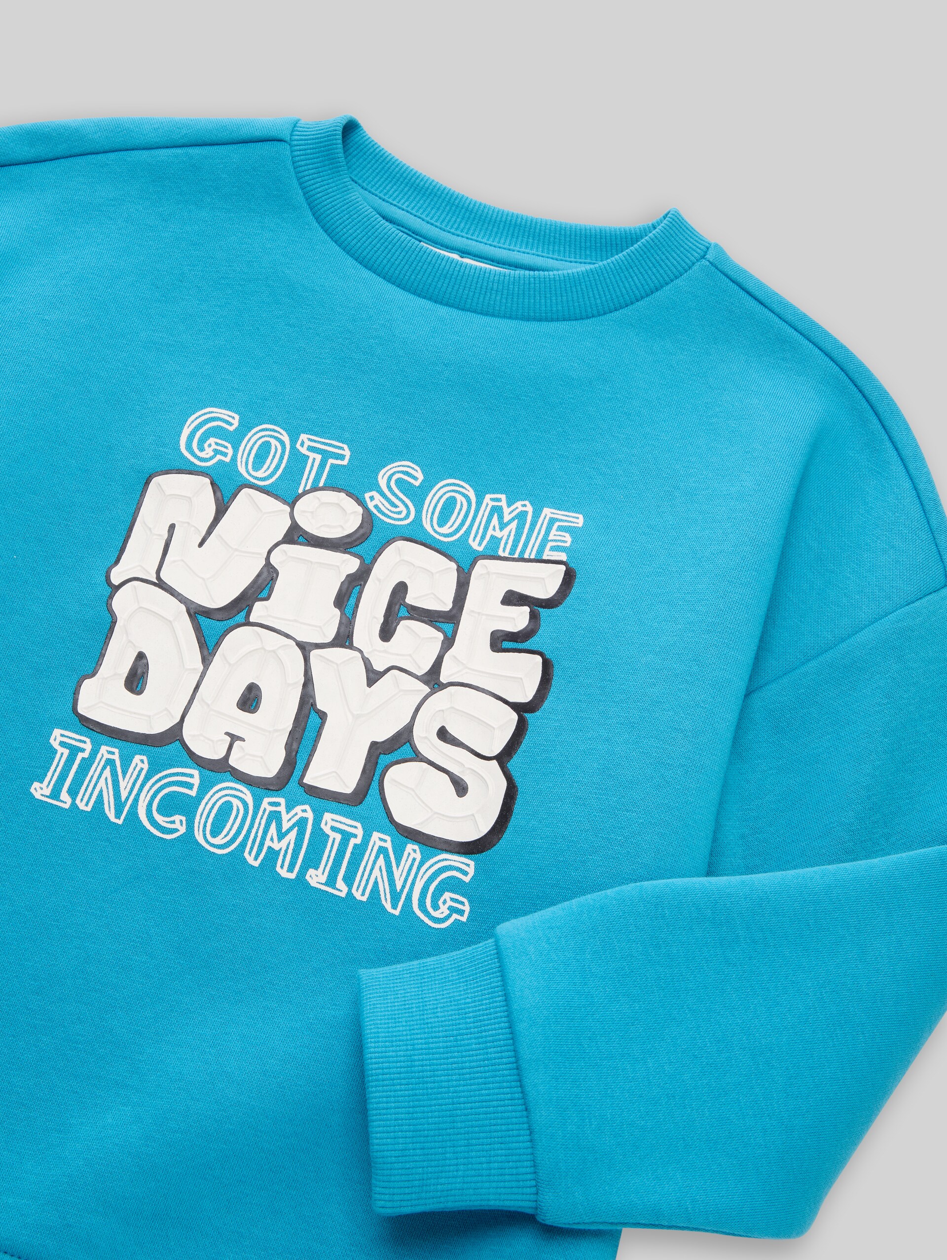 Oversize Sweatshirt mit Print - Bay Blue - Detail-Model-Ansicht