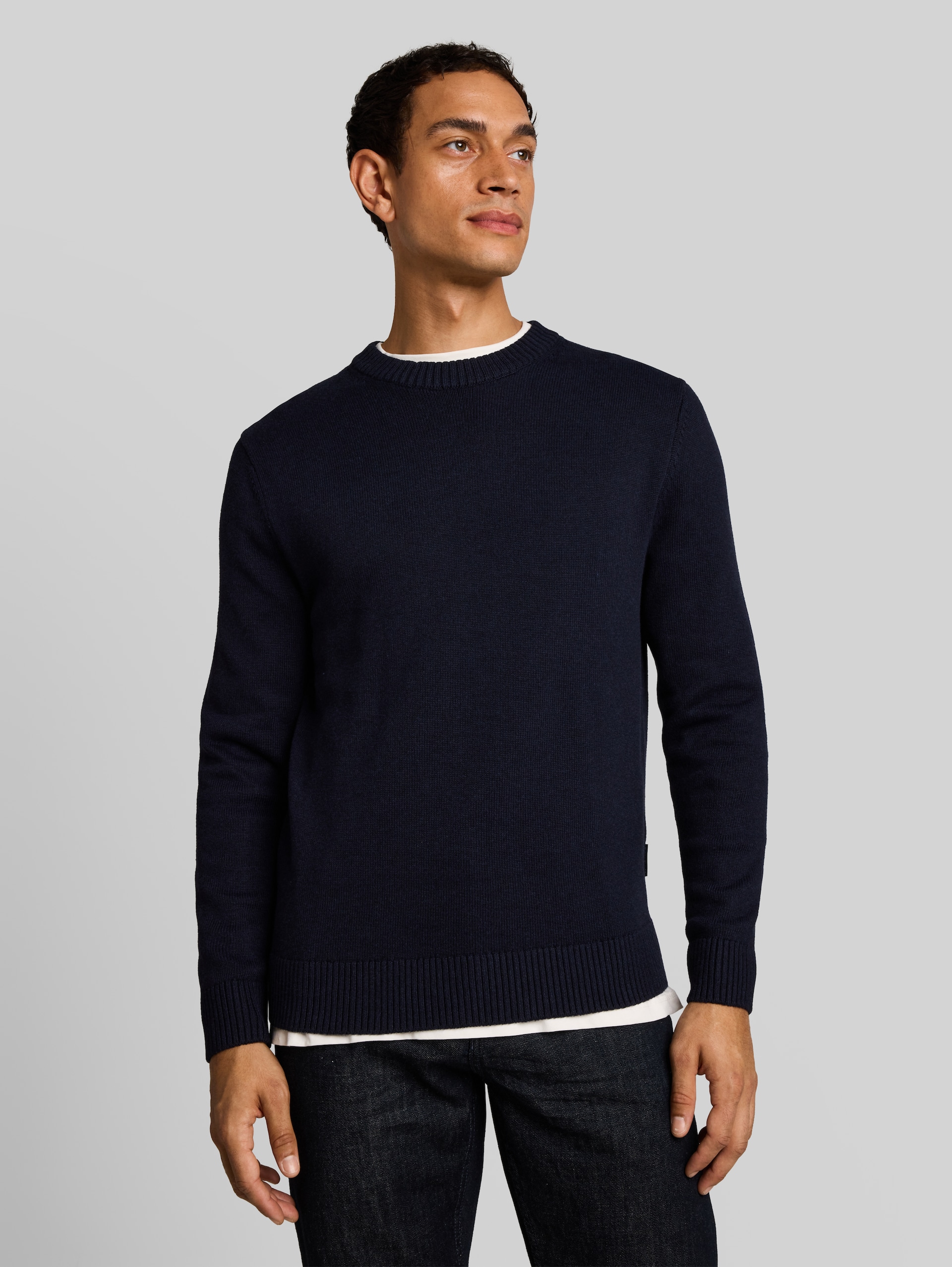 Pull en maille de coton - Knitted Navy Melange - Découpe Vue de face du modèle