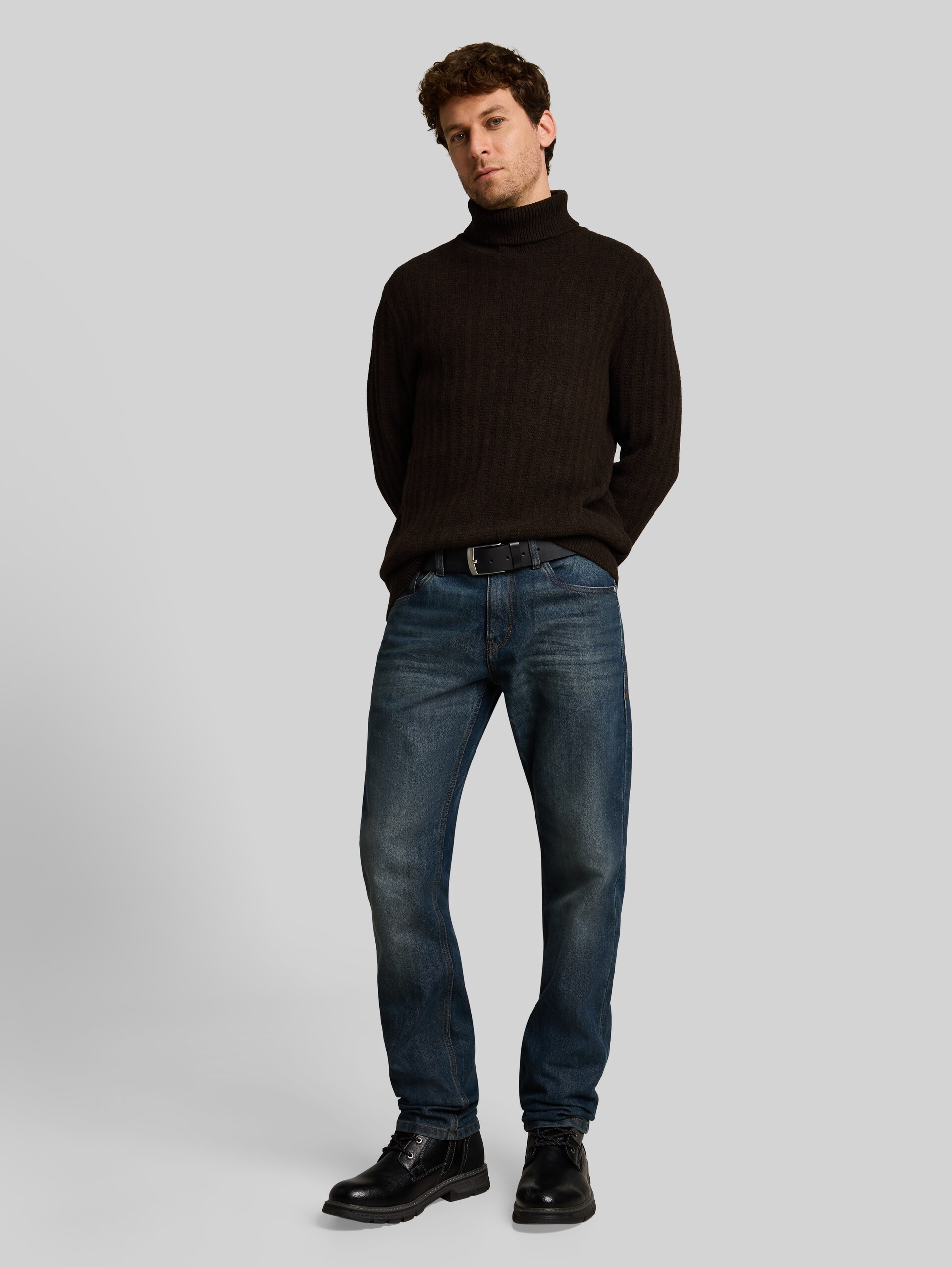 Rollkragenpullover mit Wollanteil - dark chocolate brown melange - Model-Vorderansicht