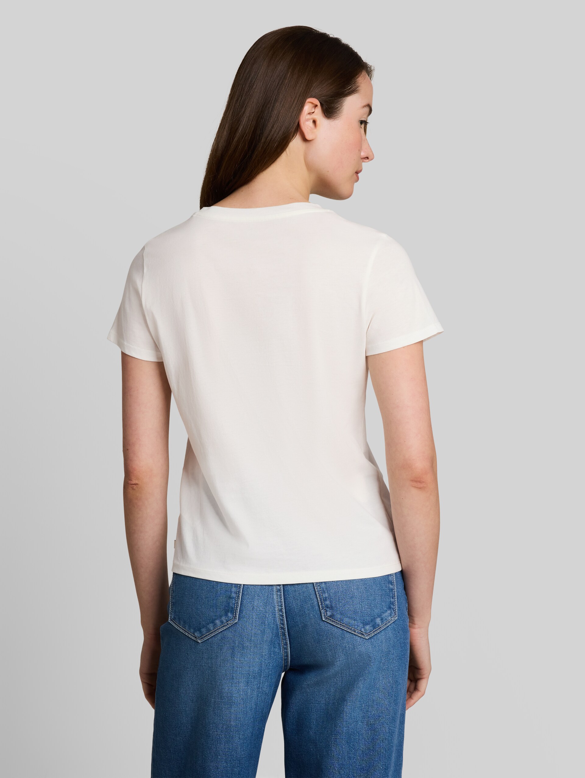 T-Shirt mit Print - off white - Auschnitt Model-Rückansicht