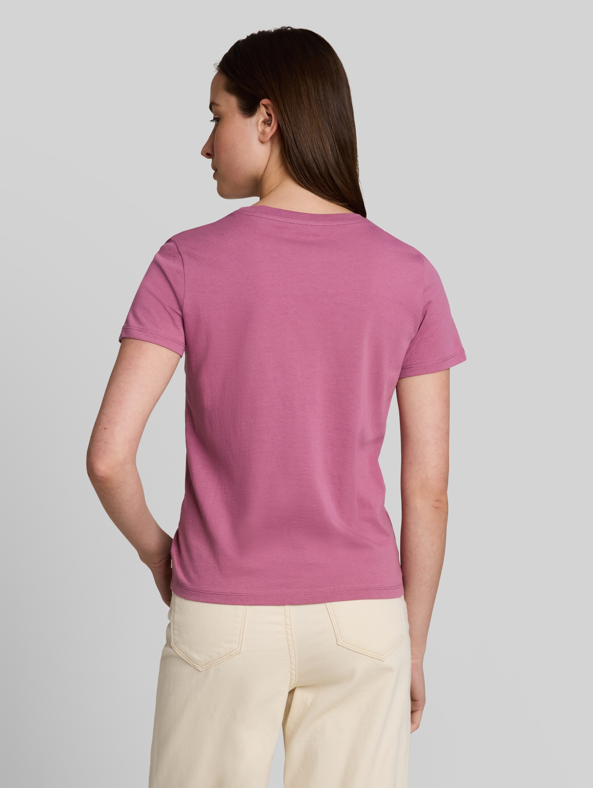 T-Shirt mit Print - dusty berry - Auschnitt Model-Rückansicht