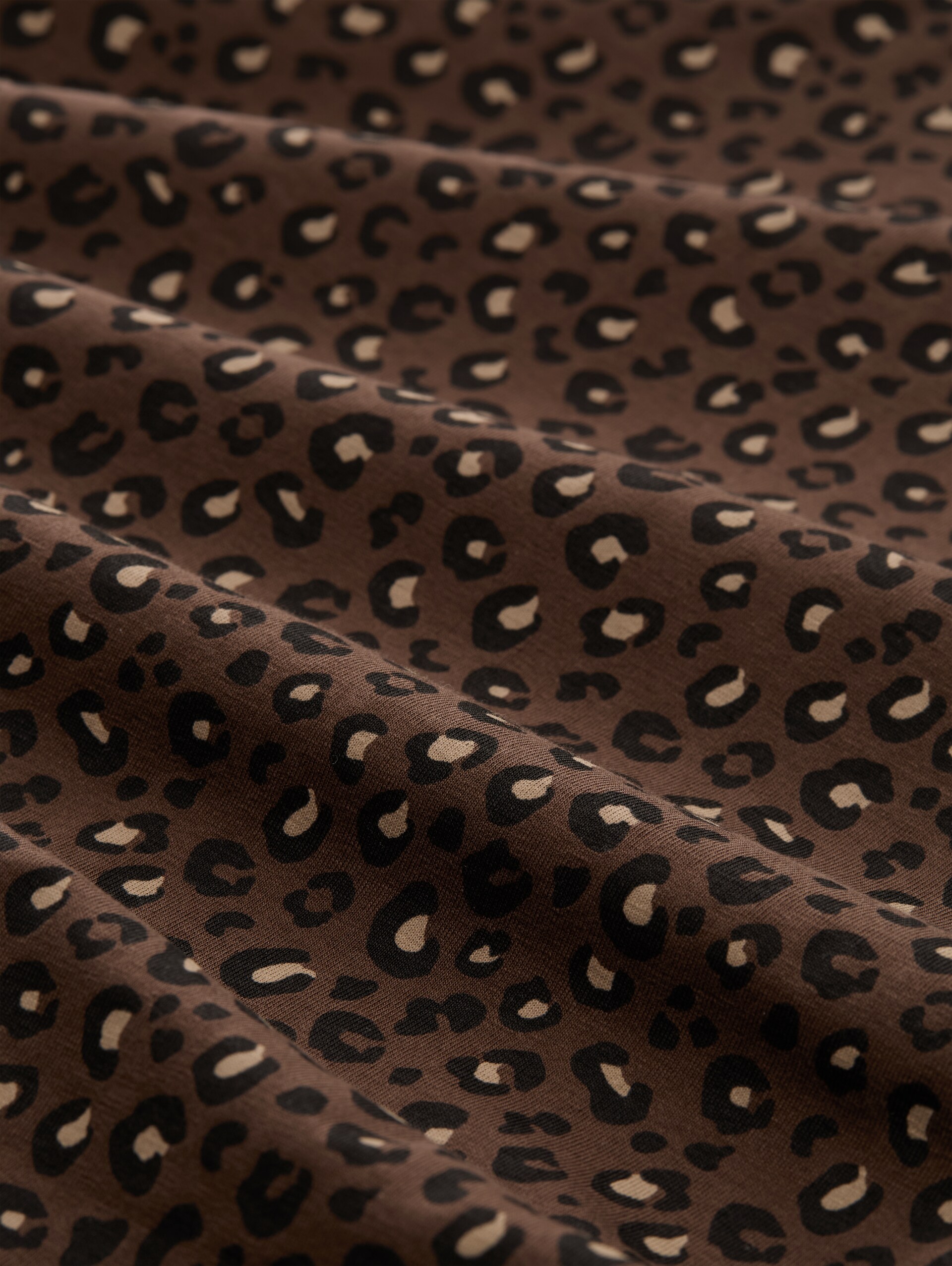 T-shirt with leopard print - brown black leo print - Material view