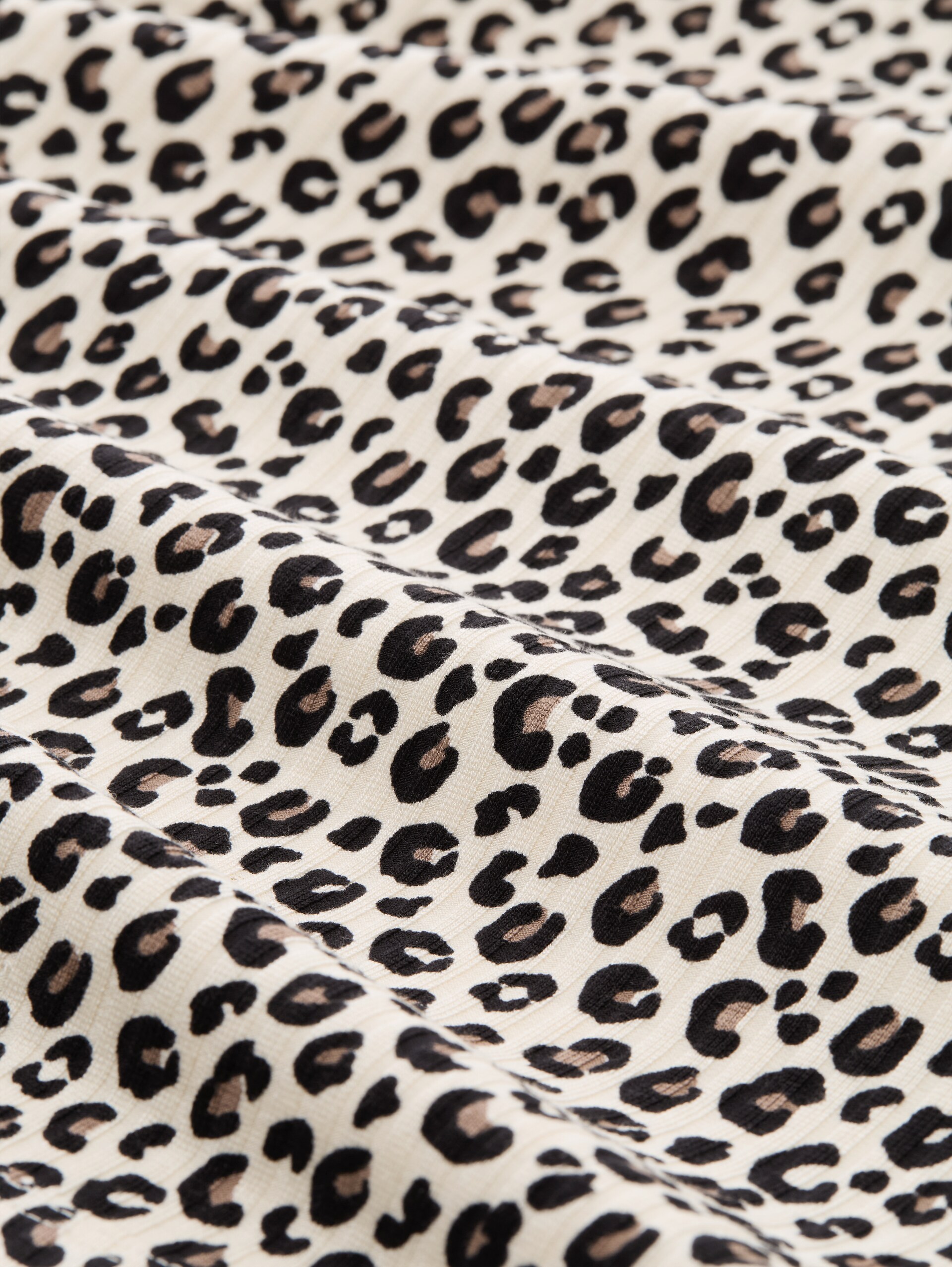 Slim fit top met opstaande kraag - beige brown leo print - Materiaalweergave