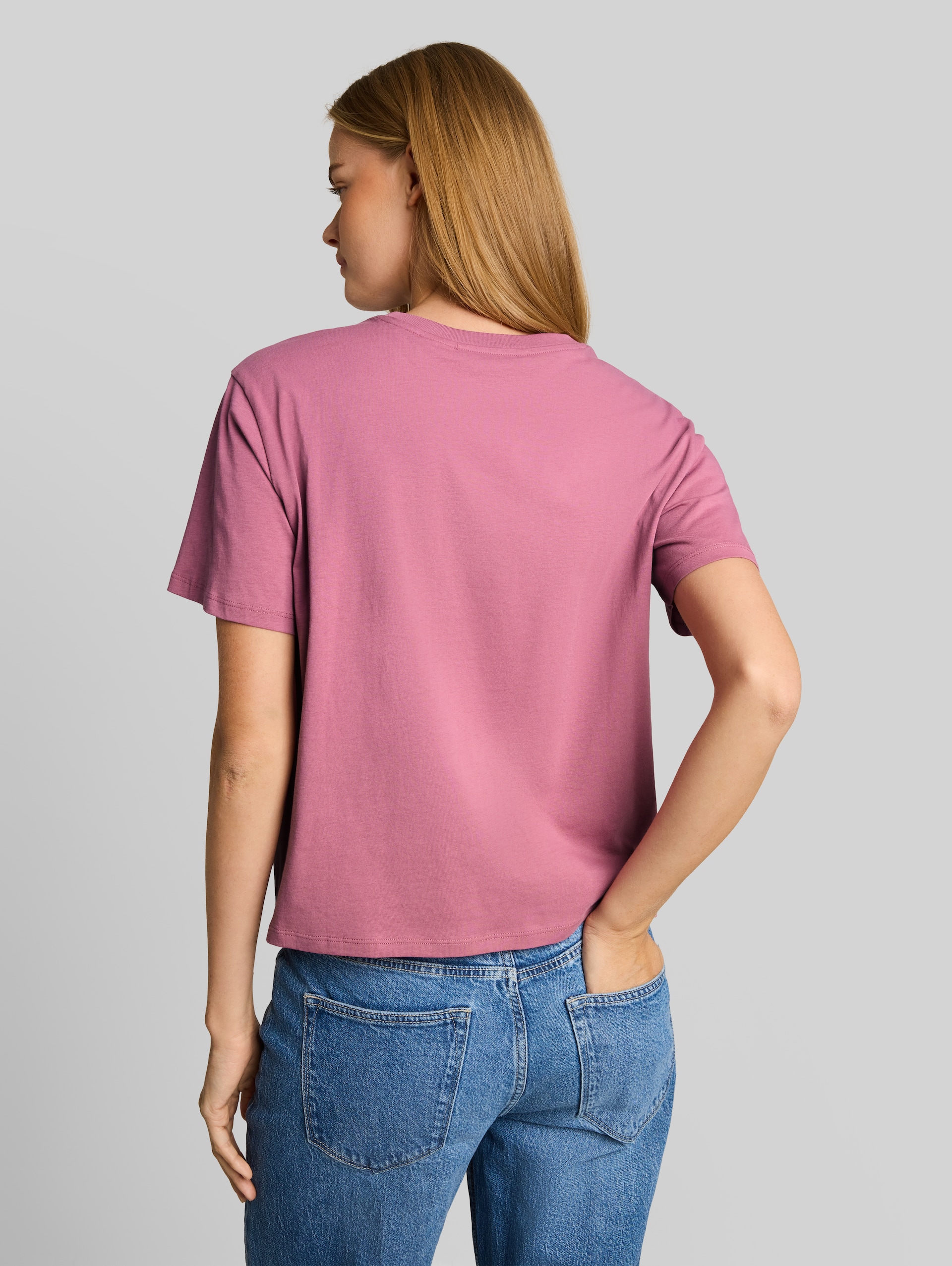 Boxy Fit T-Shirt mit Snoopy-Print - dusty berry - Auschnitt Model-Rückansicht
