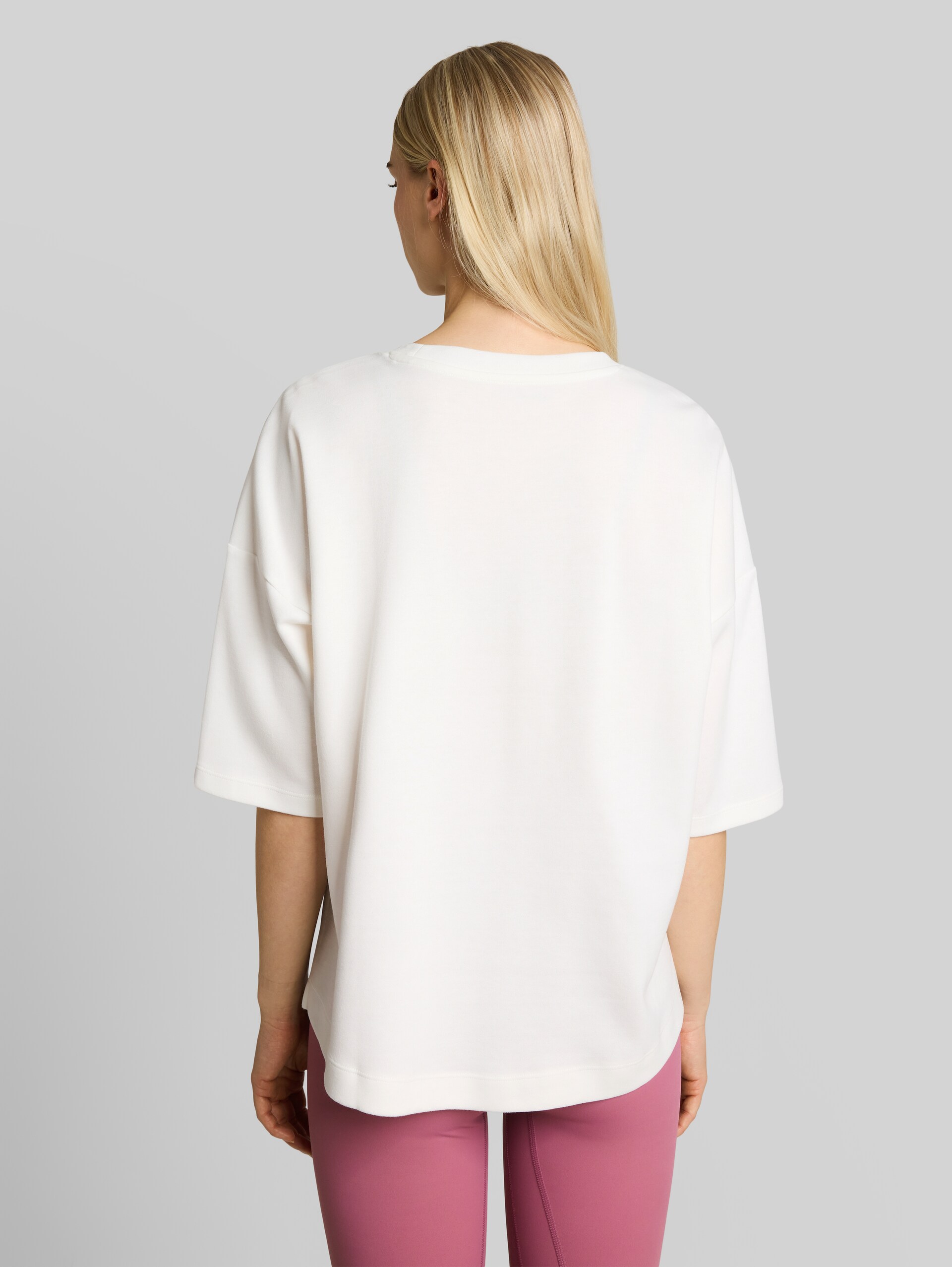 Boxy Fit T-Shirt - off white - Auschnitt Model-Rückansicht