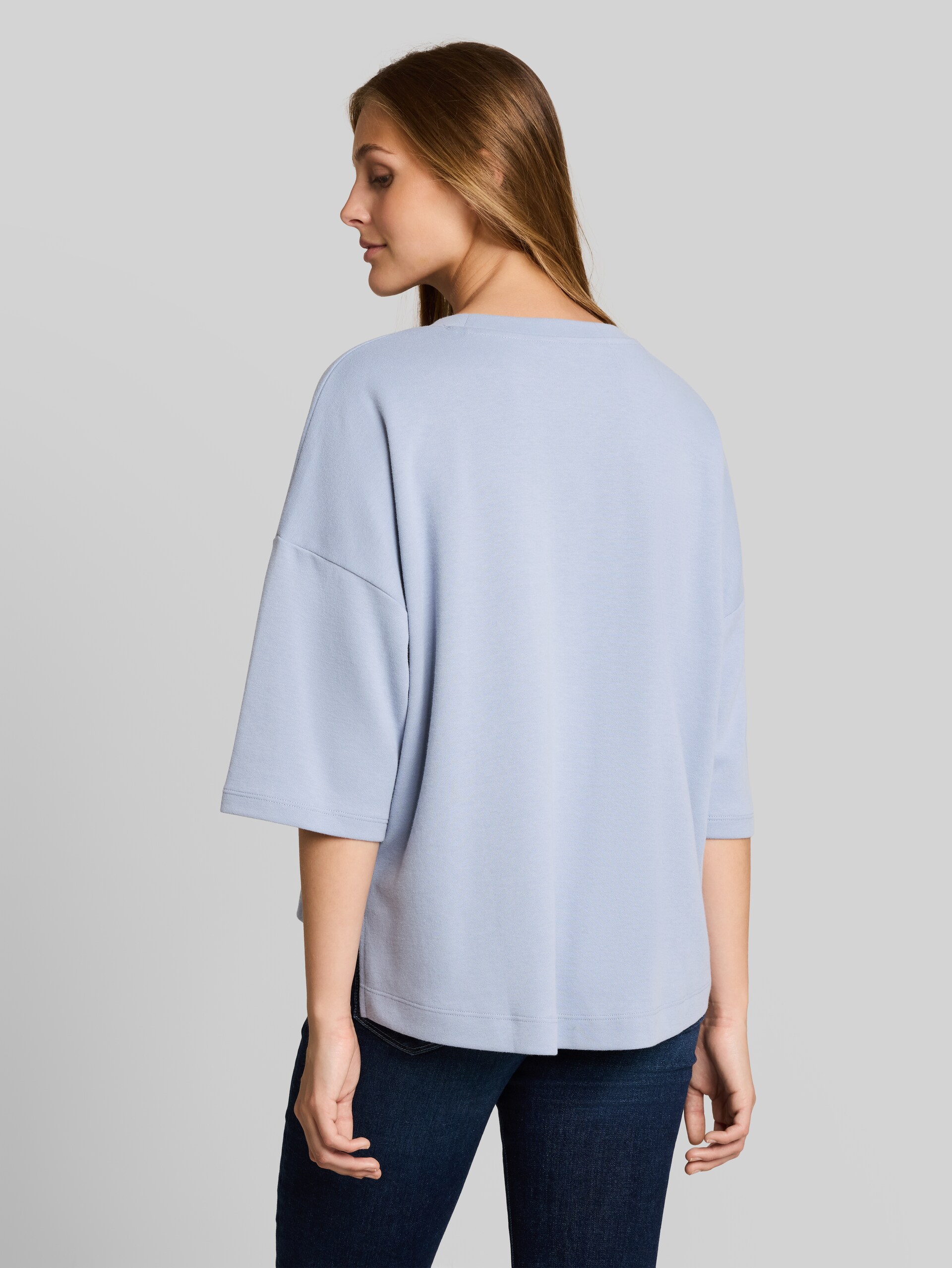 Boxy Fit T-Shirt - foggy sky blue - Auschnitt Model-Rückansicht