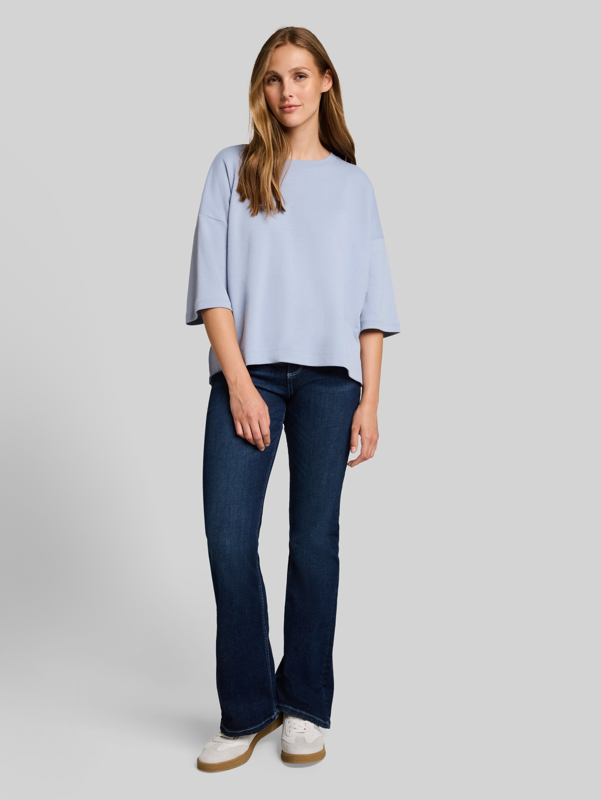 Boxy Fit T-Shirt - foggy sky blue - Model-Vorderansicht