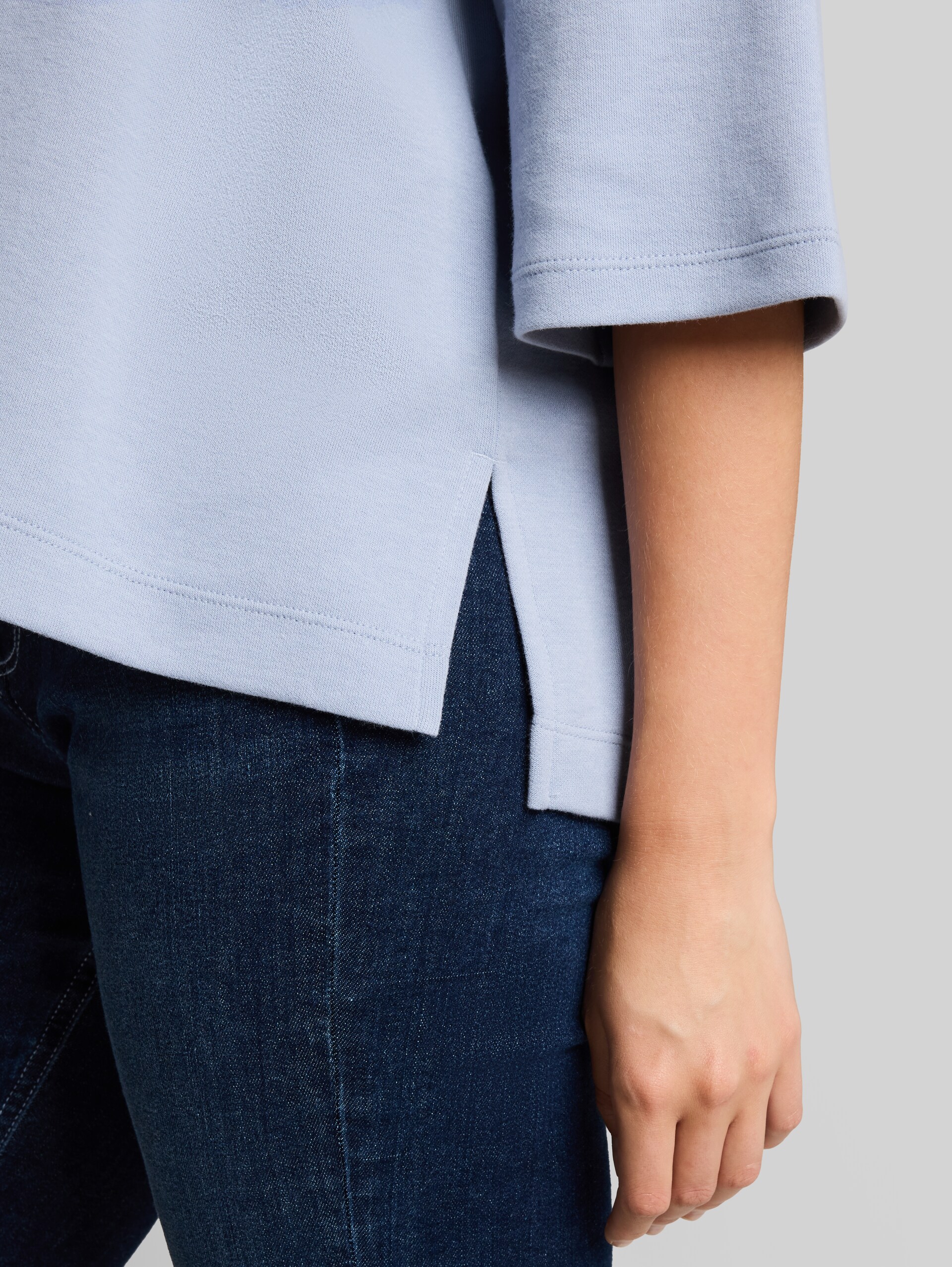 Boxy Fit T-Shirt - foggy sky blue - Detail-Model-Ansicht