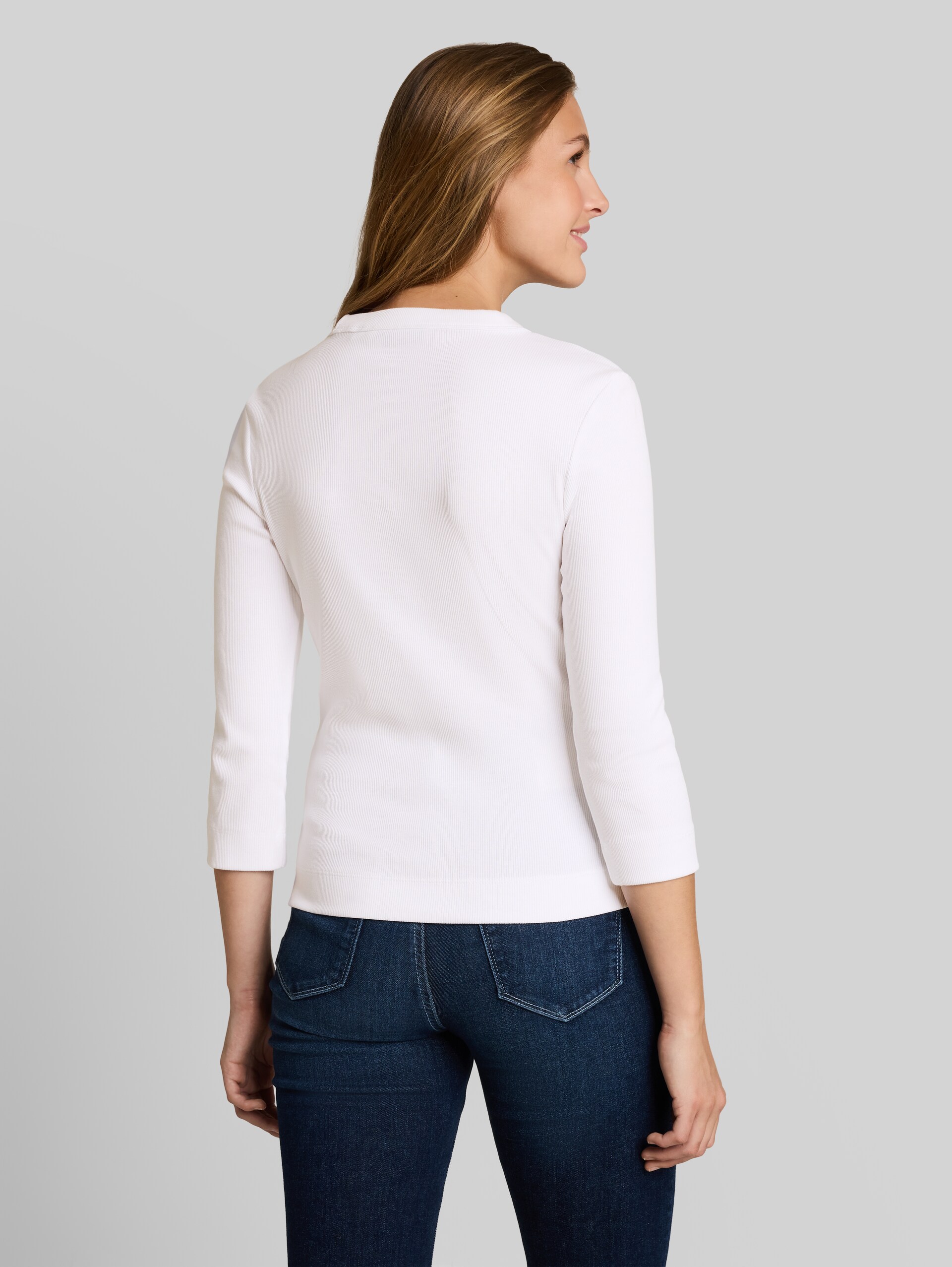 Slim Fit Langarmshirt mit Rippstruktur - White - Auschnitt Model-Rückansicht
