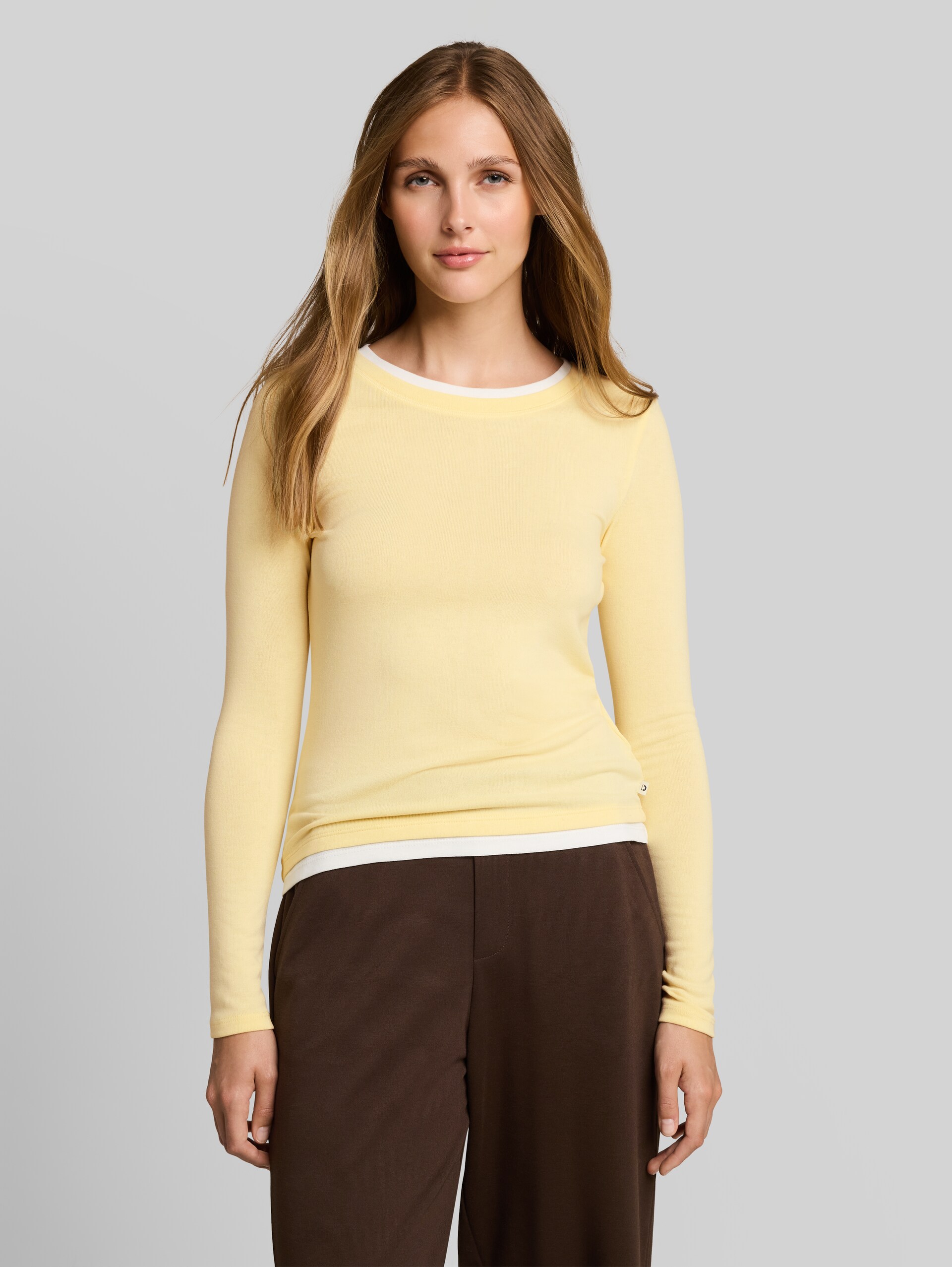 Cosy T-shirt met lange mouwen in 2-in-1-look - soft vanilla yellow melange - Nek model vooraanzicht