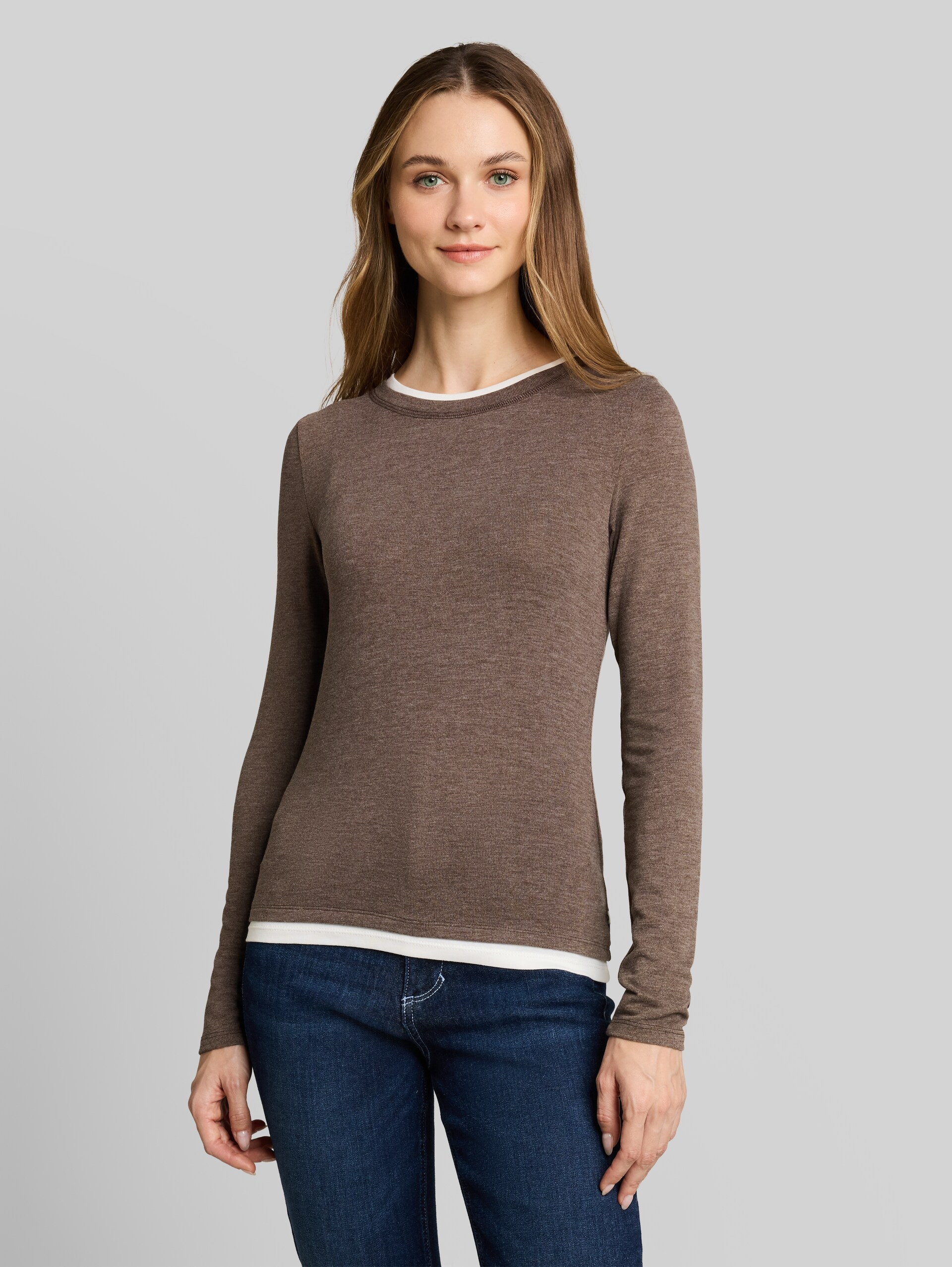 Cosy T-shirt met lange mouwen in 2-in-1-look - cool dark brown melange - Nek model vooraanzicht